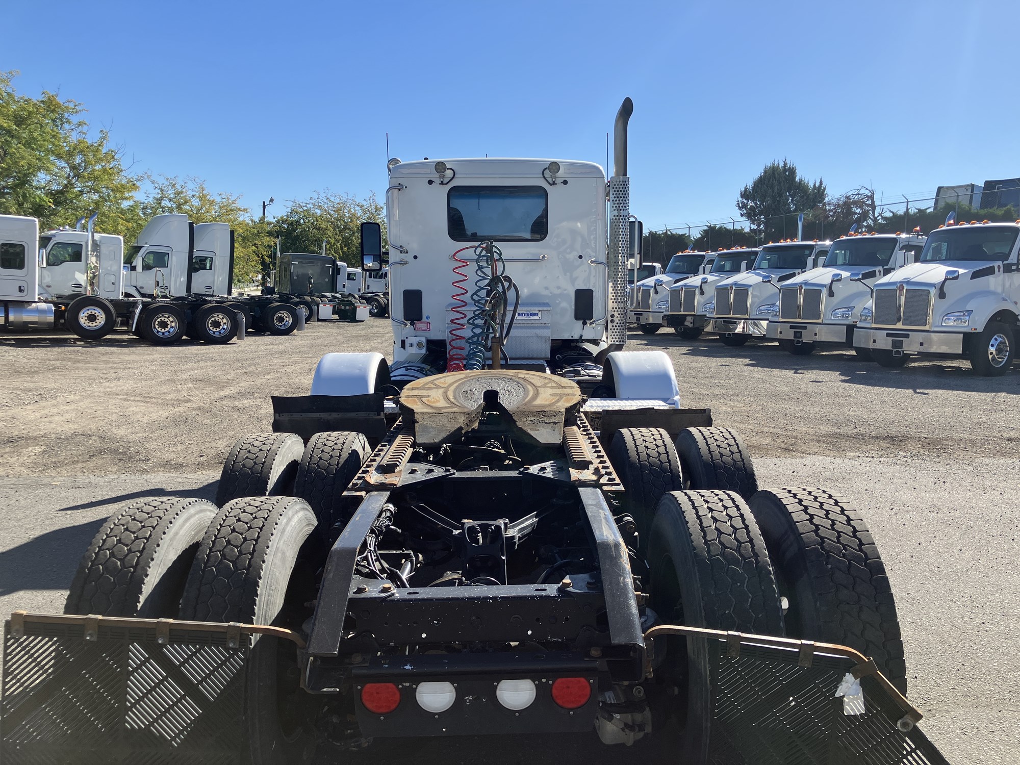 2017 Kenworth T680 - image 4 of 6