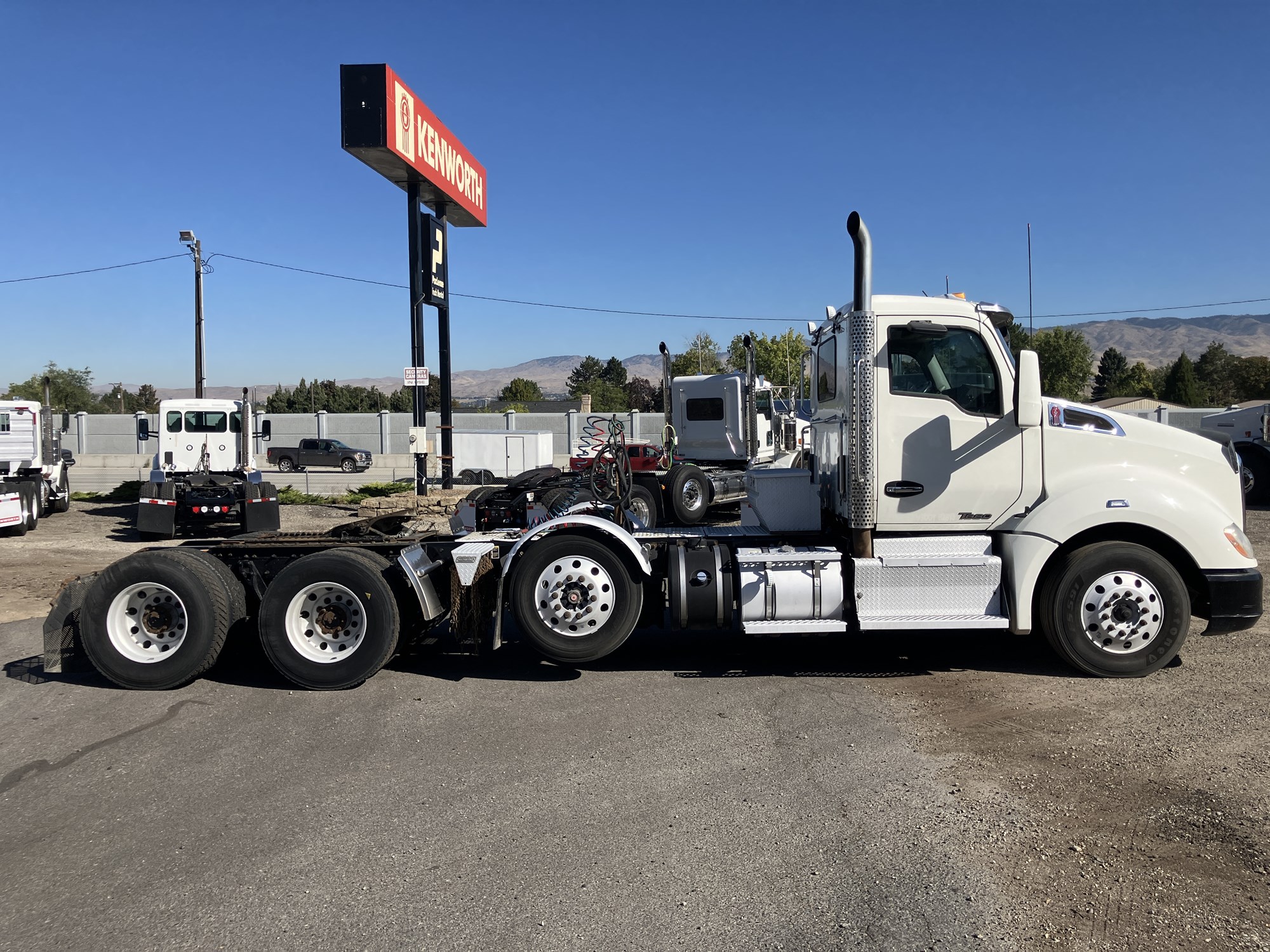 2017 Kenworth T680 - image 6 of 6