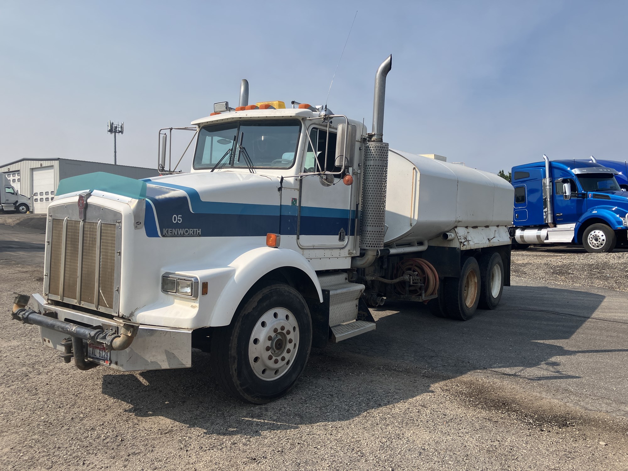 1987 Kenworth T800 - image 1 of 6