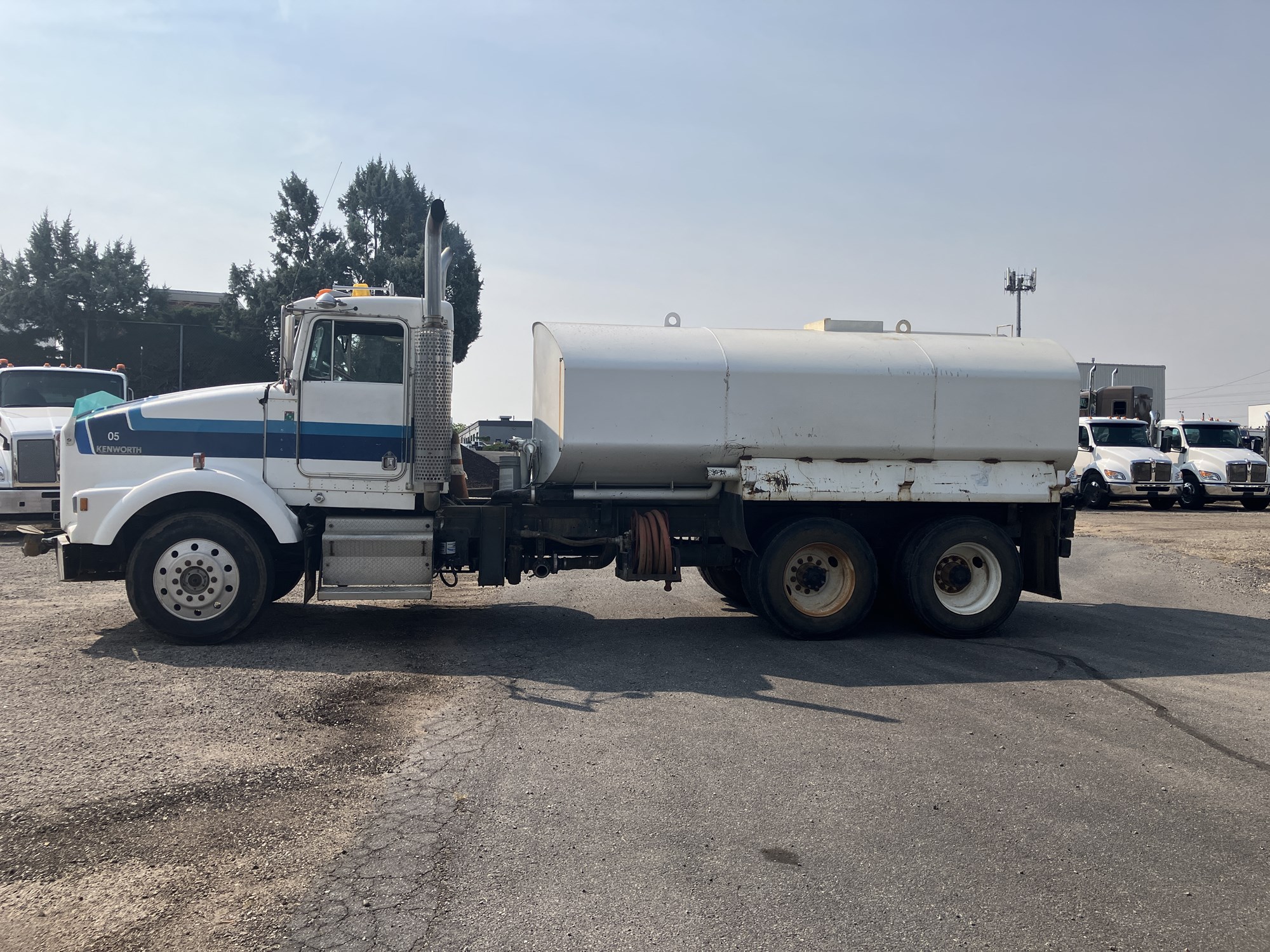 1987 Kenworth T800 - image 2 of 6