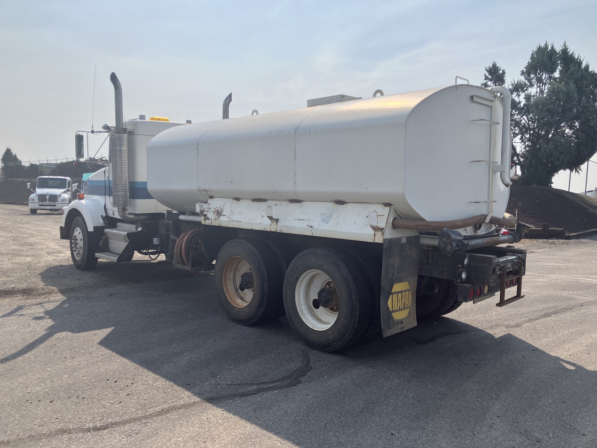 1987 Kenworth T800 - image 3 of 6