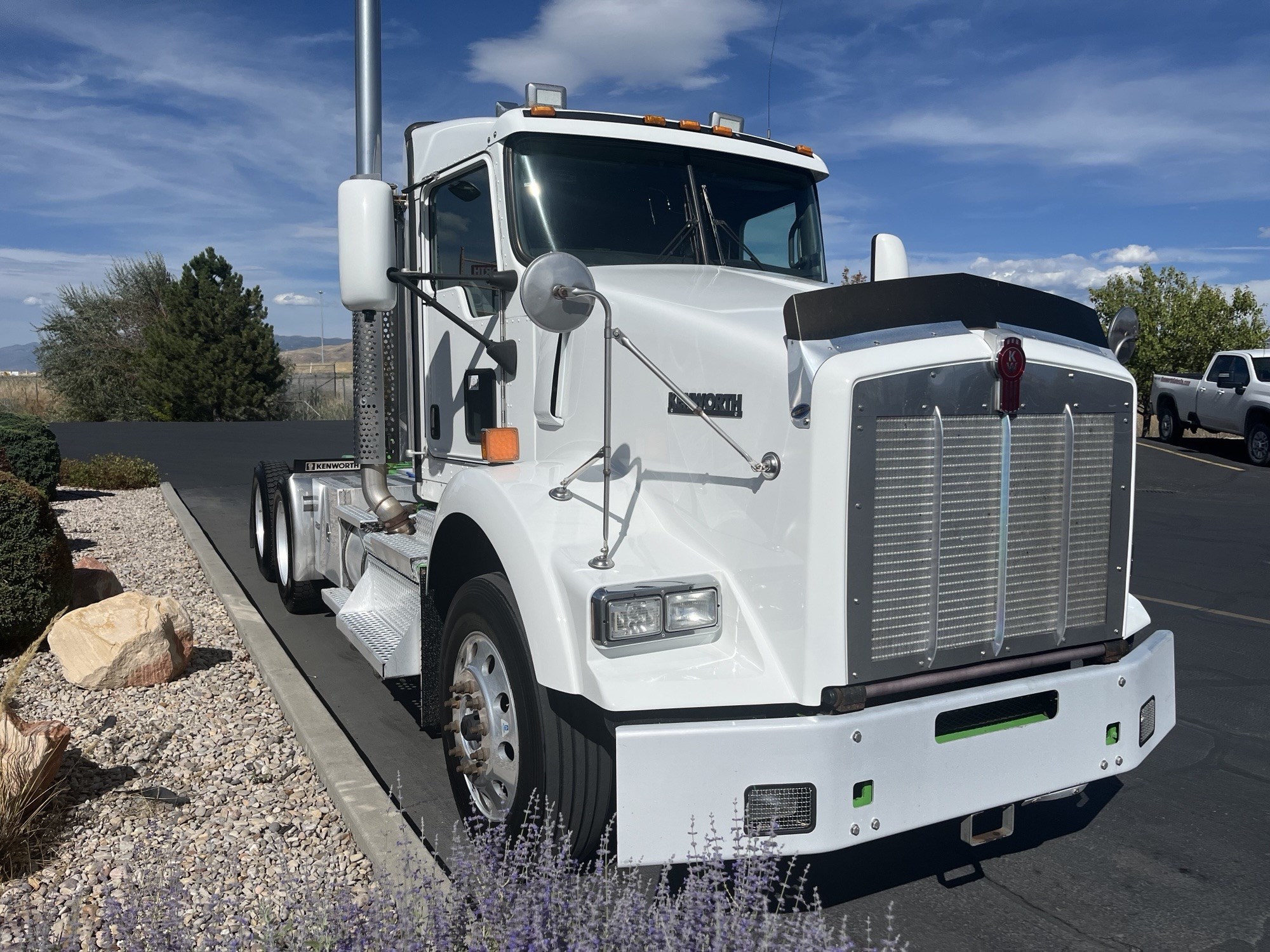 2018 Kenworth T800 - image 3 of 6