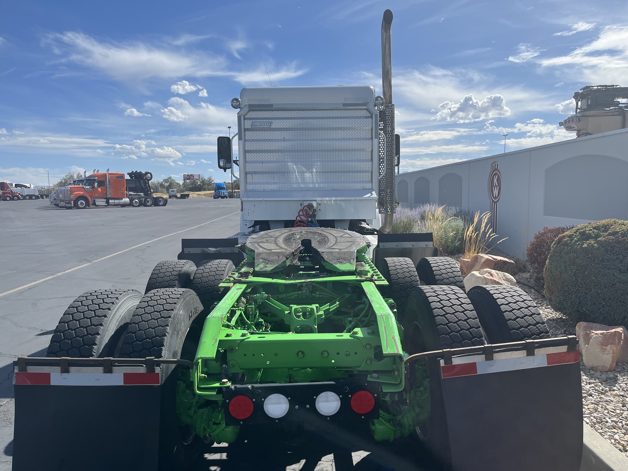 2018 Kenworth T800 - image 4 of 6