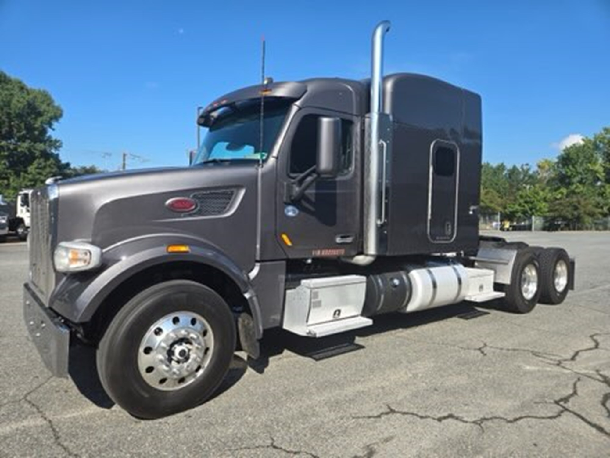 2019 Peterbilt 567 - image 1 of 6