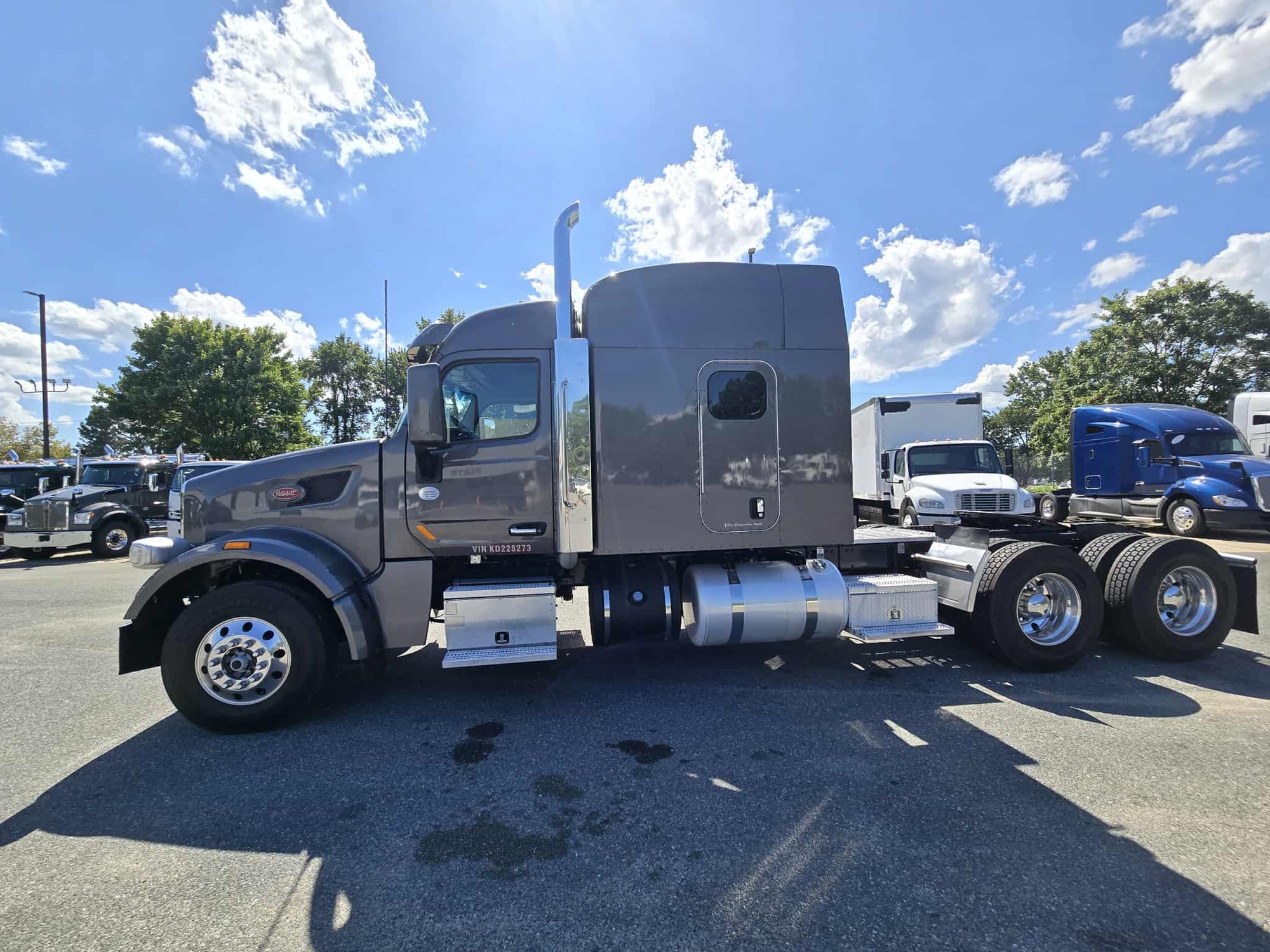 2019 Peterbilt 567 - image 3 of 6