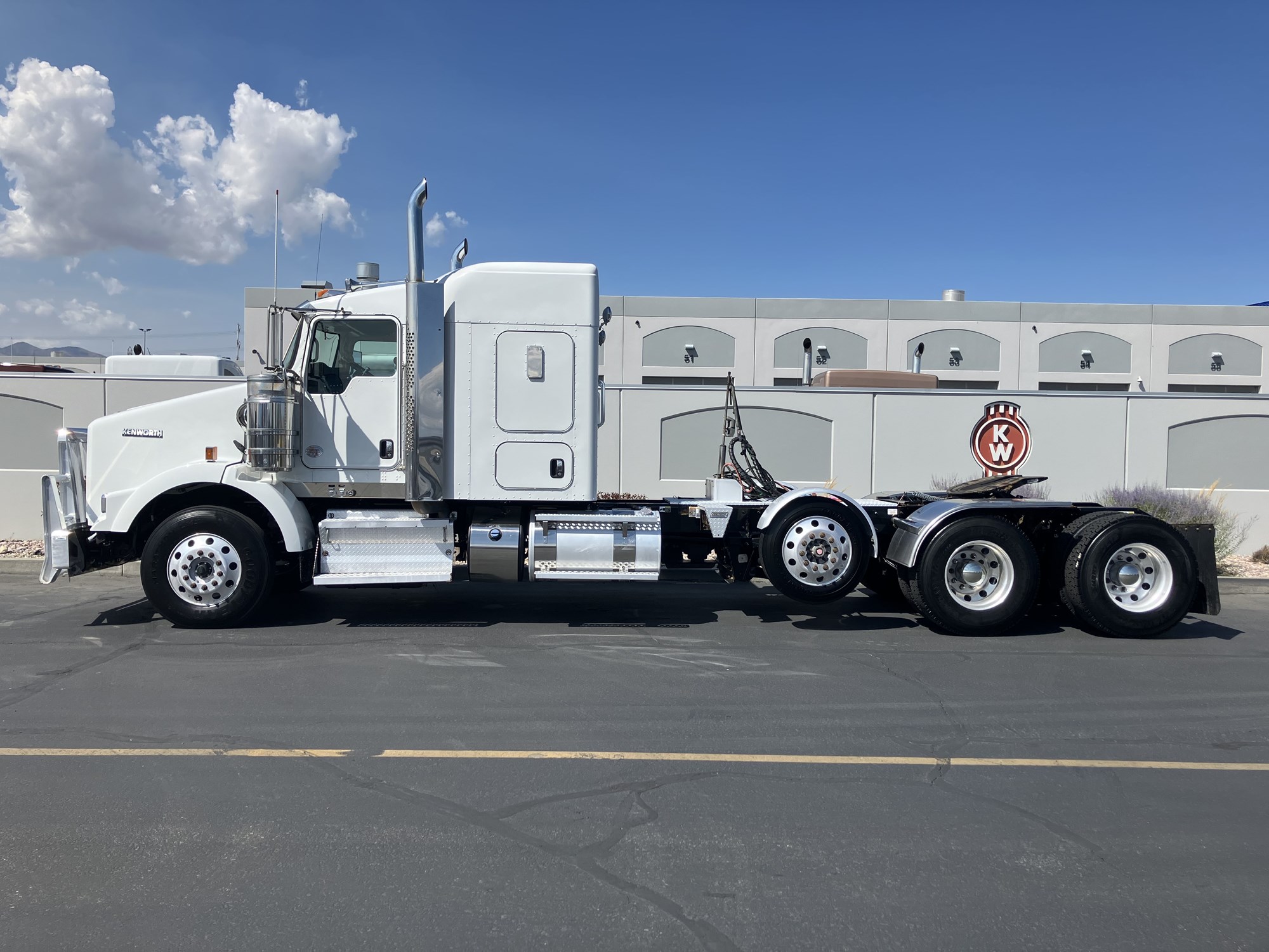 2019 Kenworth T800 - image 1 of 6