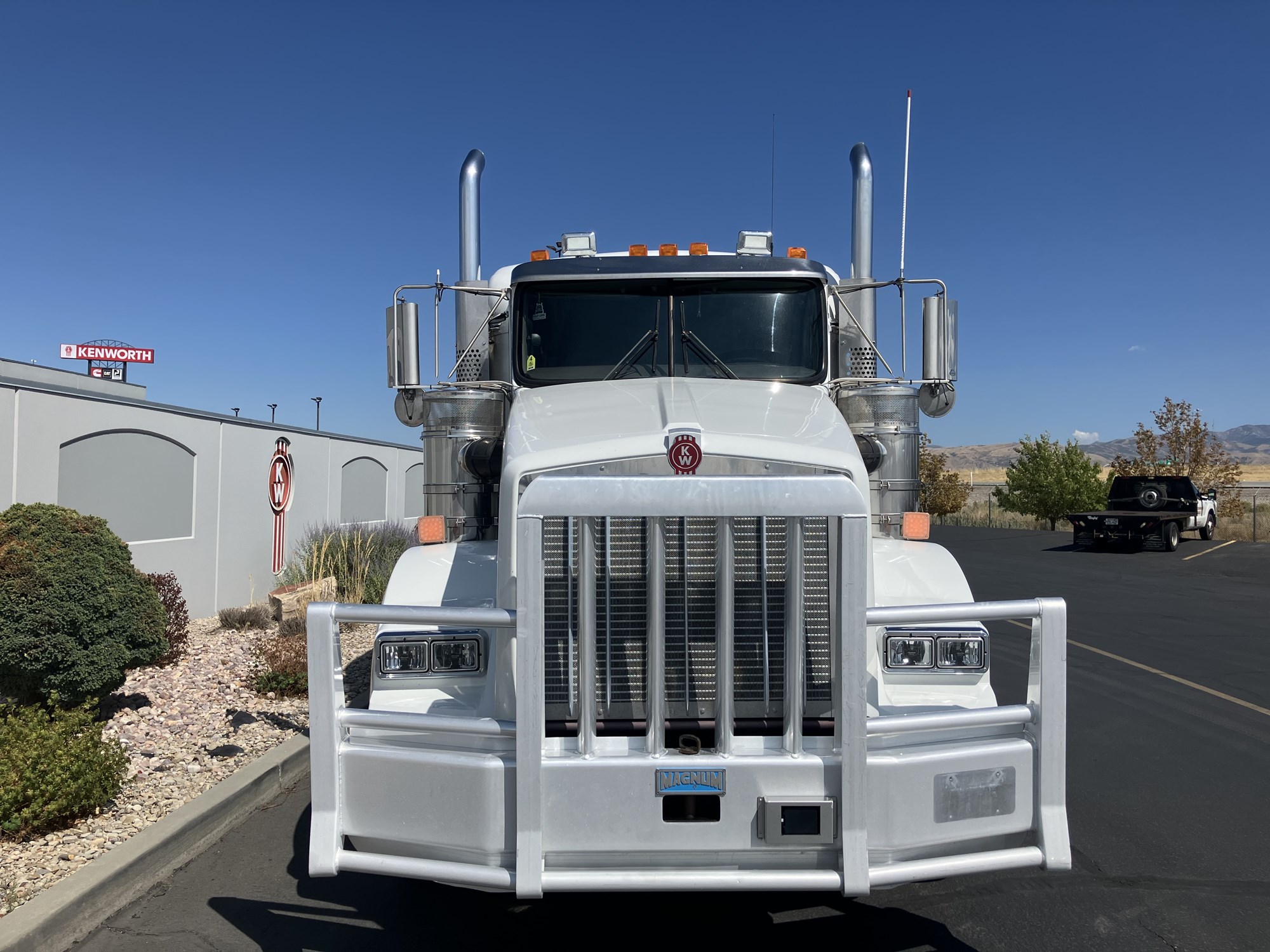 2019 Kenworth T800 - image 3 of 6