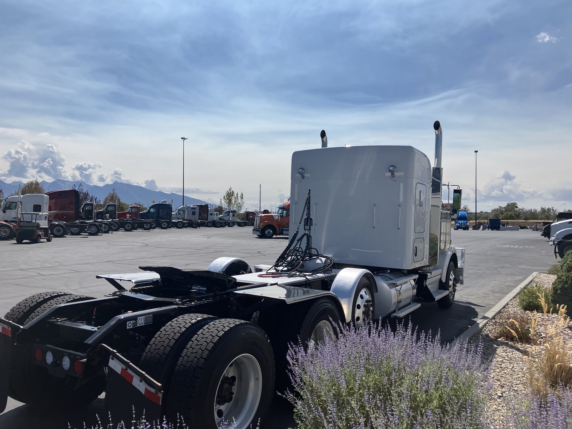 2019 Kenworth T800 - image 5 of 6