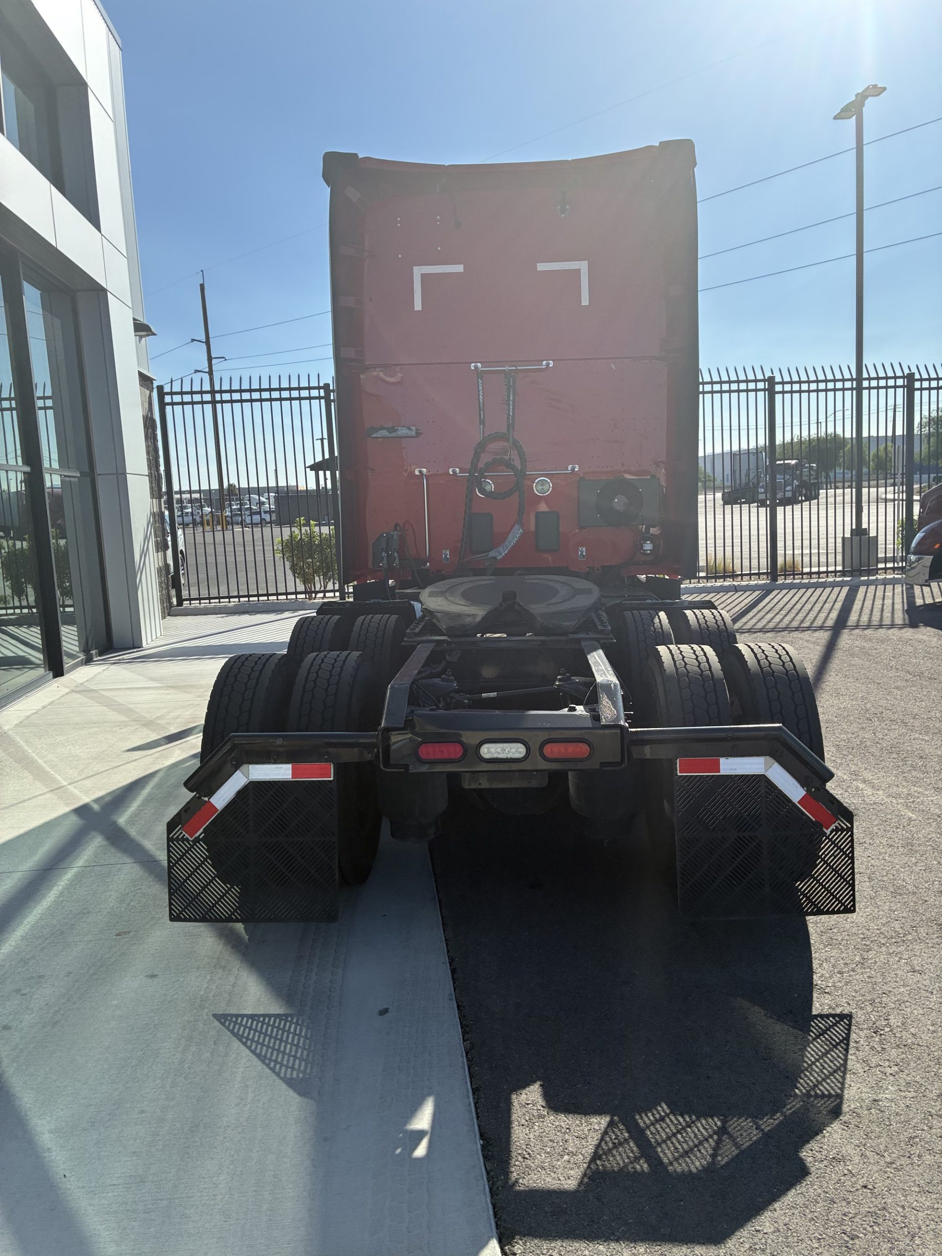 2019 Kenworth T680 - image 4