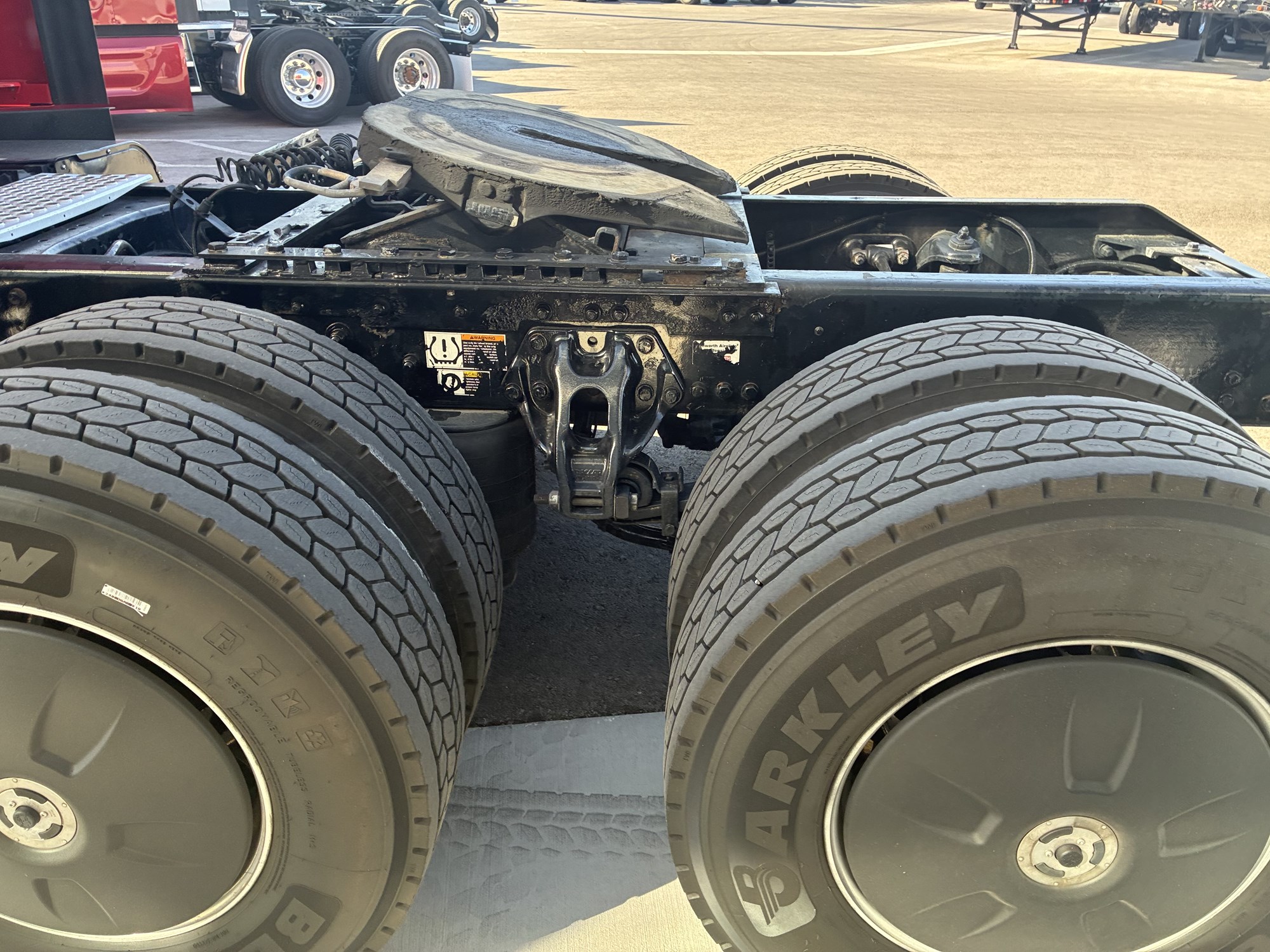 2019 Kenworth T680 - image 6