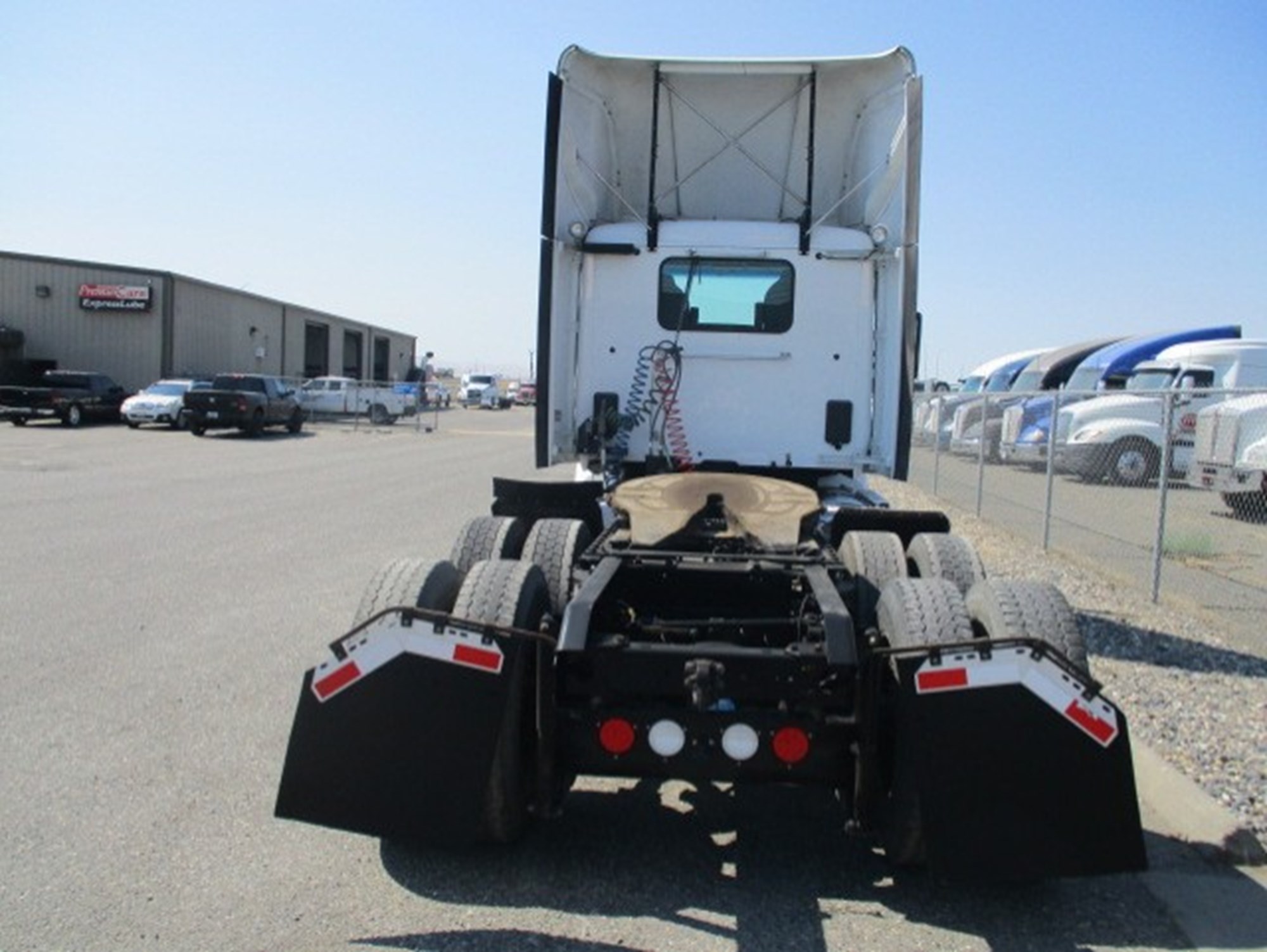 2019 Kenworth T680 - image 4 of 6