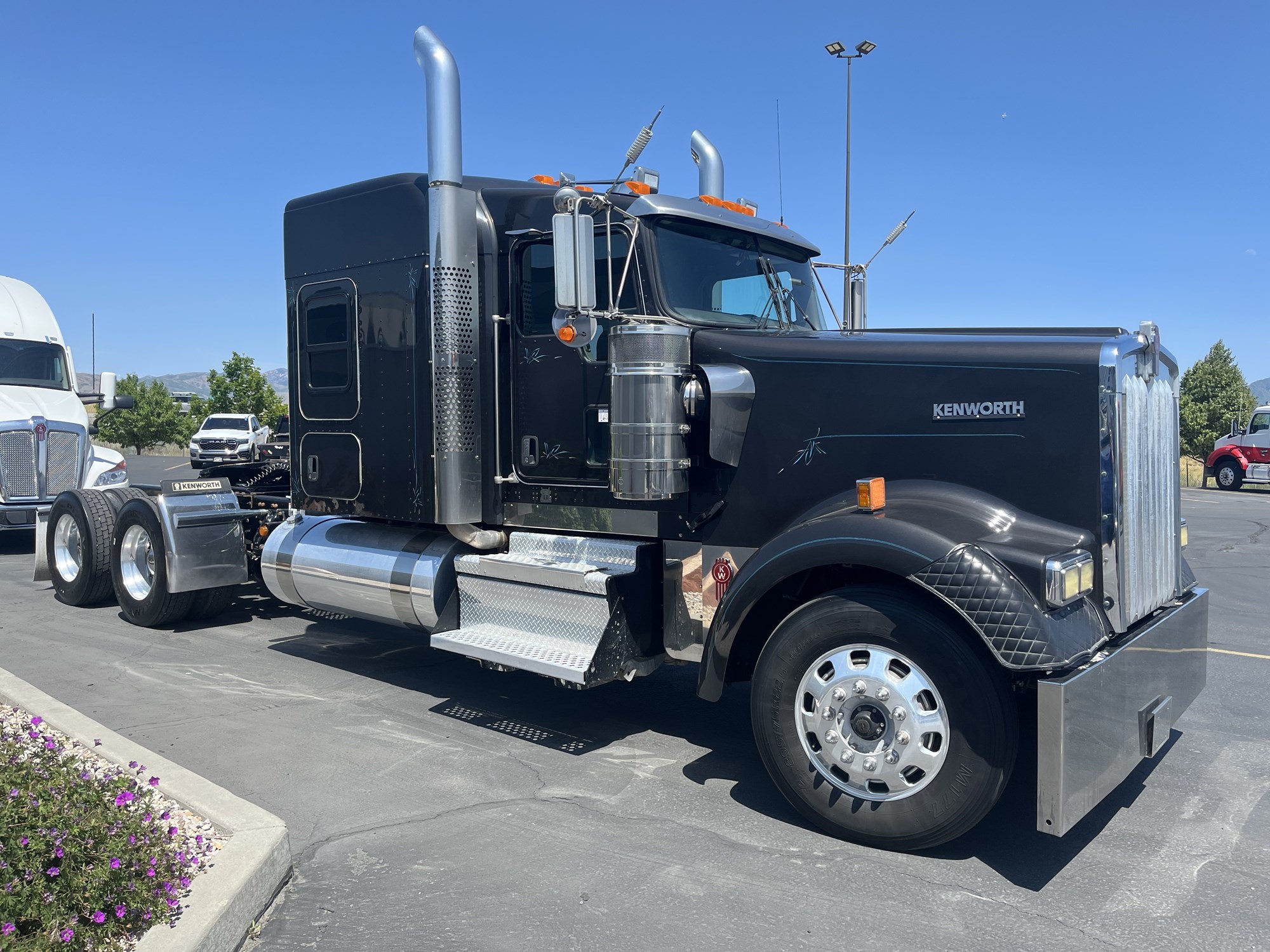 2019 Kenworth W900L - image 1 of 6