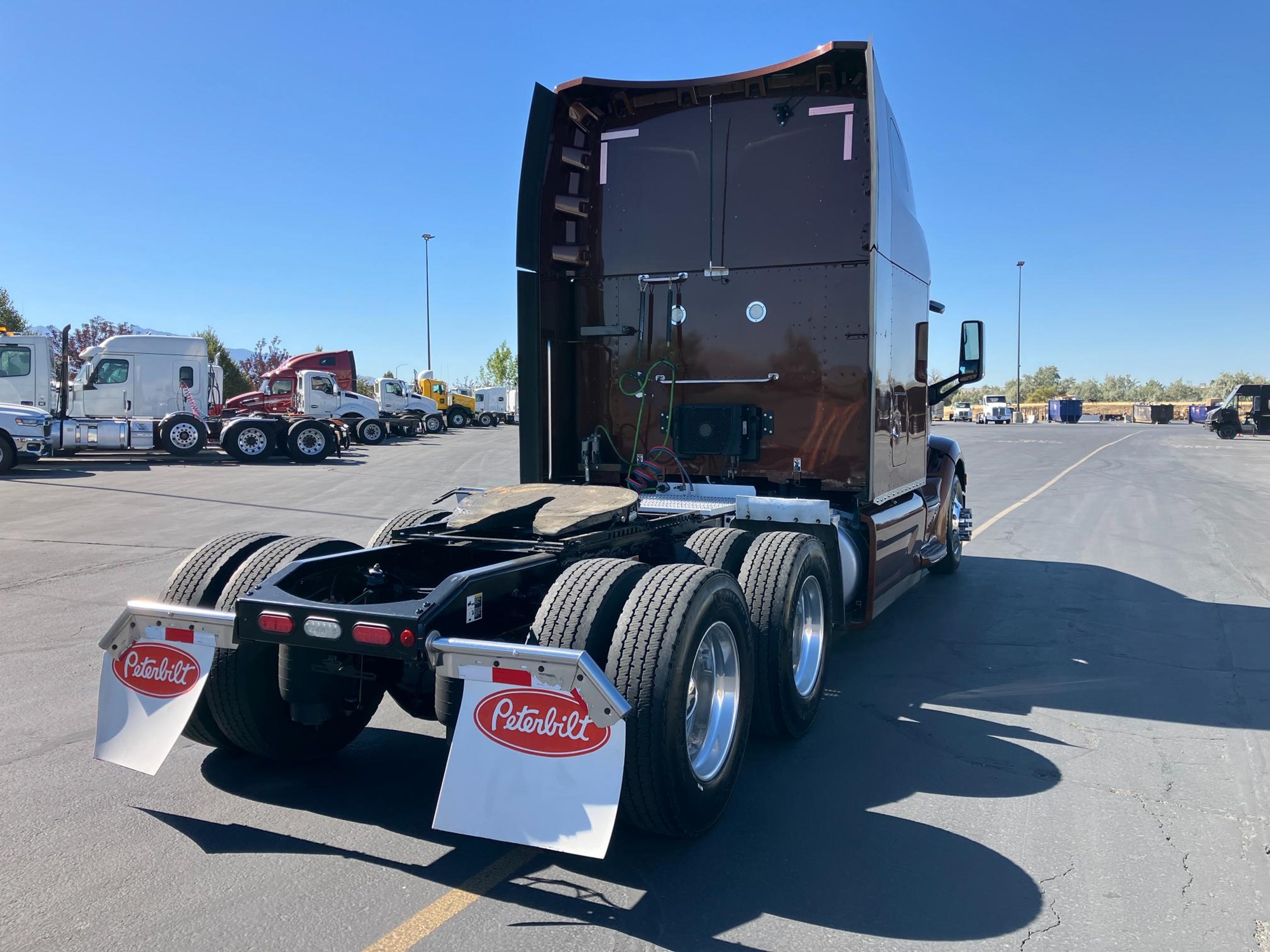 2020 Peterbilt 579 - image 5 of 6