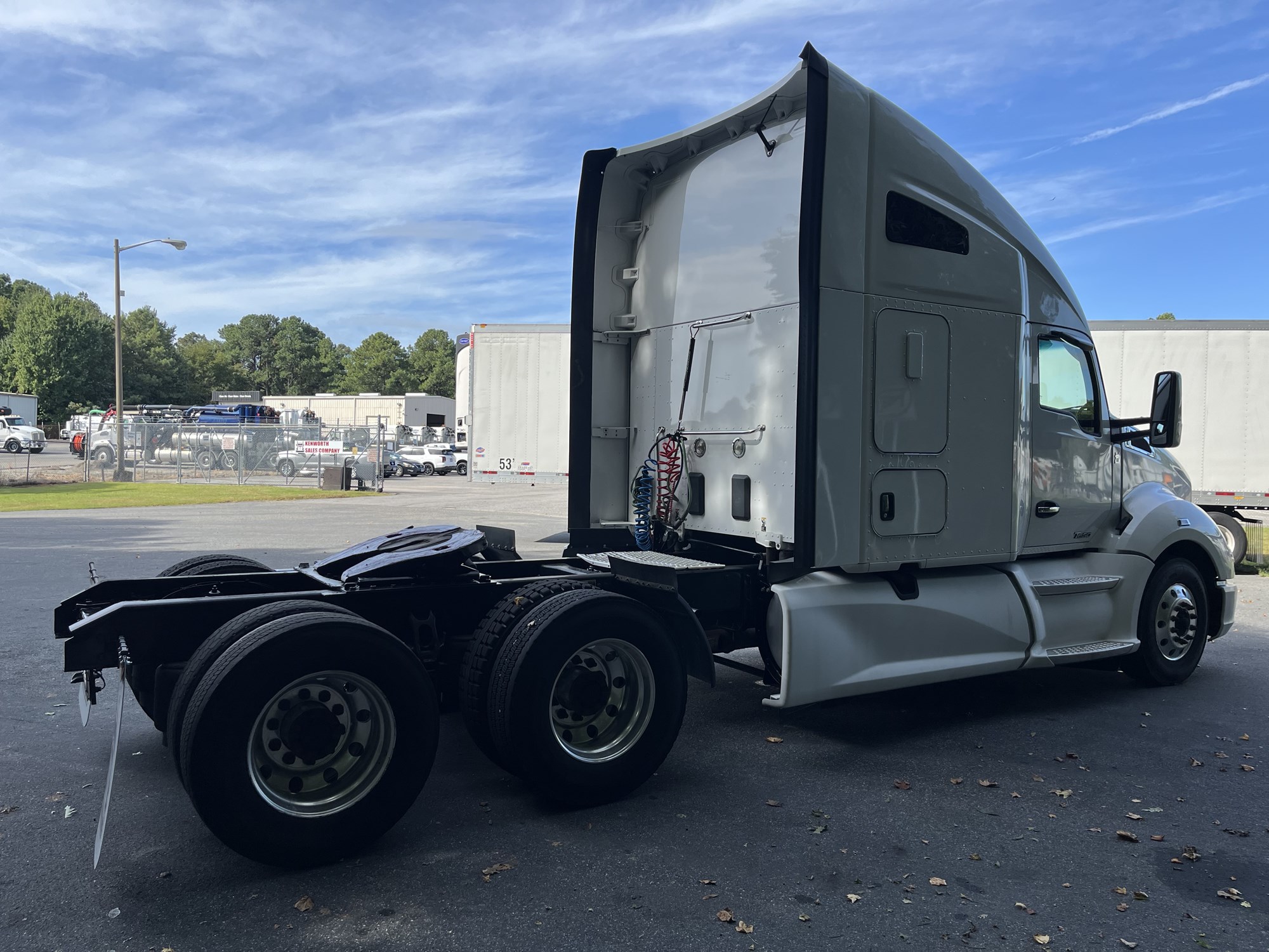 2020 Kenworth T680 - image 4 of 6