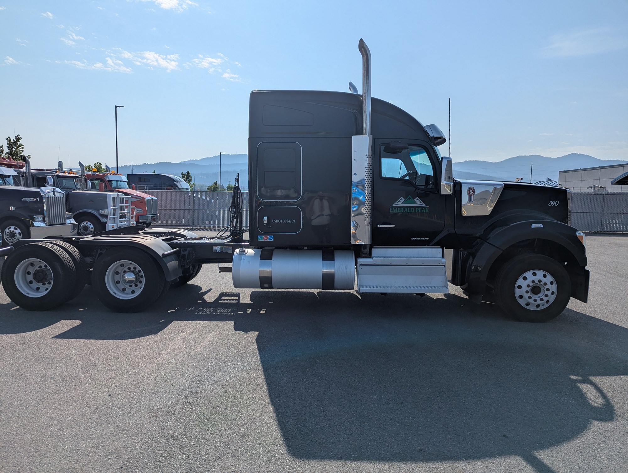 2020 Kenworth W990 - image 3 of 5