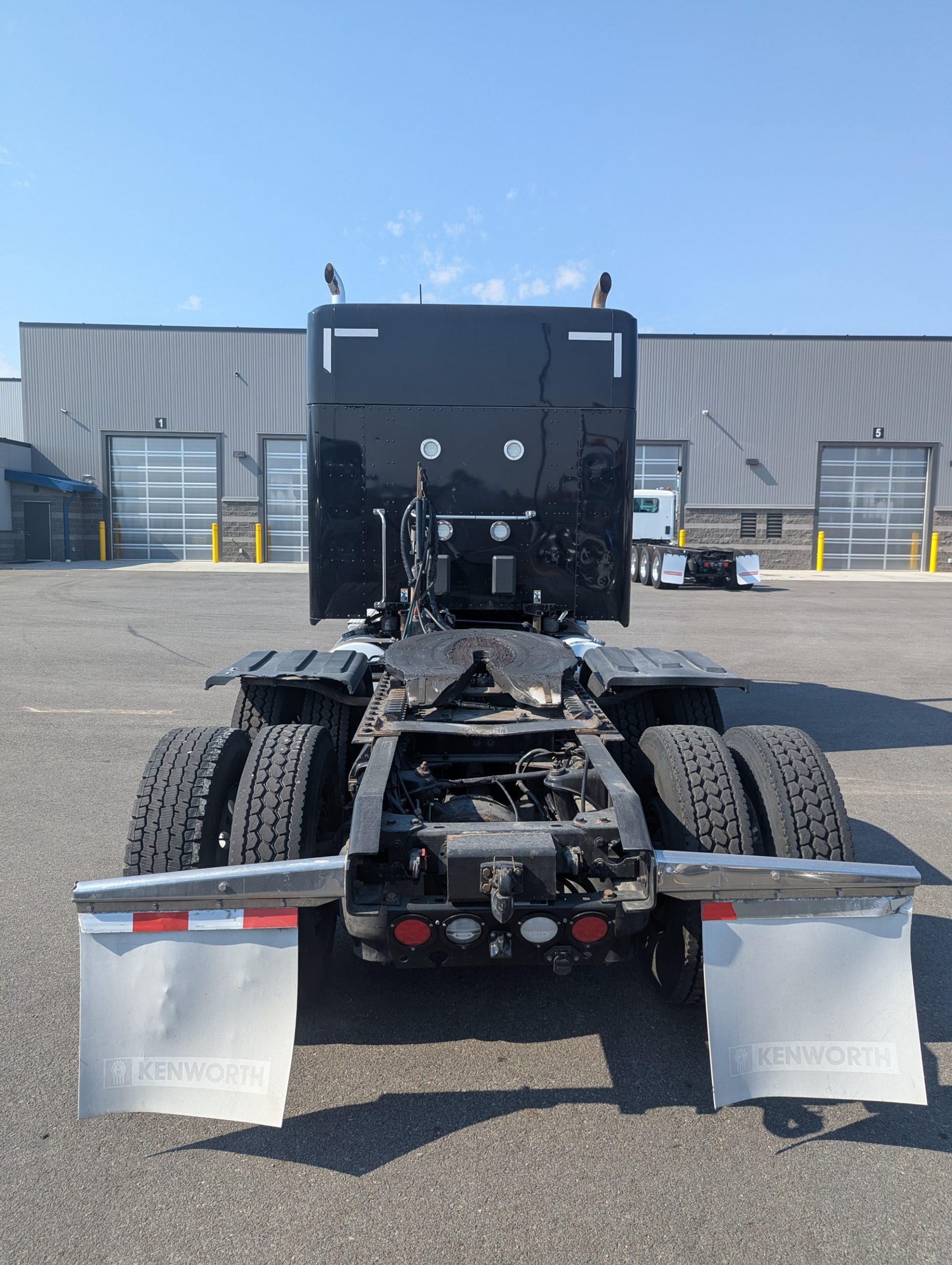 2020 Kenworth W990 - image 4 of 5