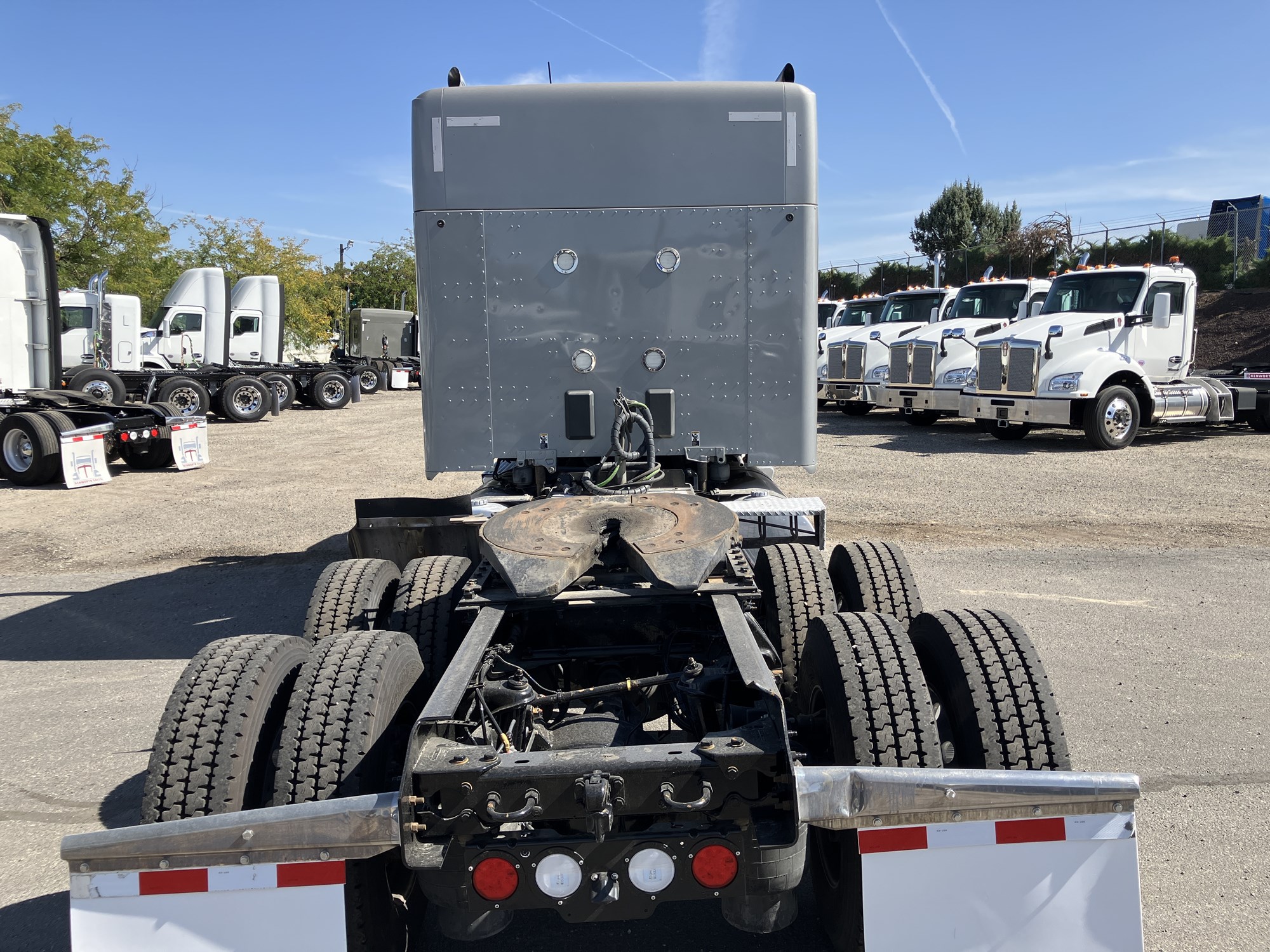 2020 Kenworth W990 - image 4 of 6