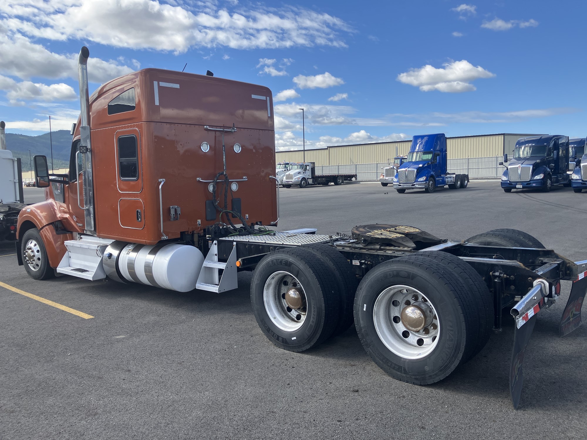 2020 Kenworth W990 - image 3 of 6