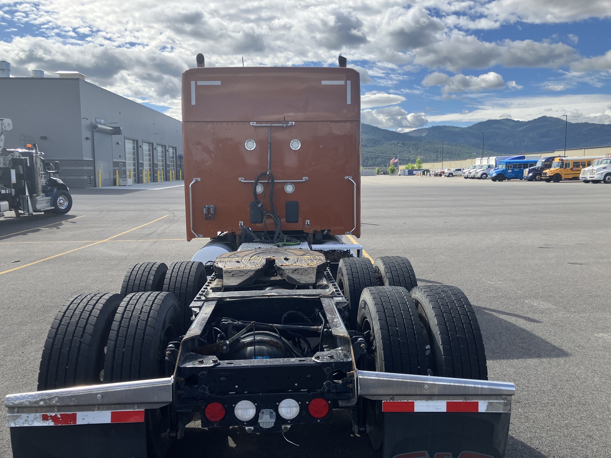 2020 Kenworth W990 - image 4 of 6