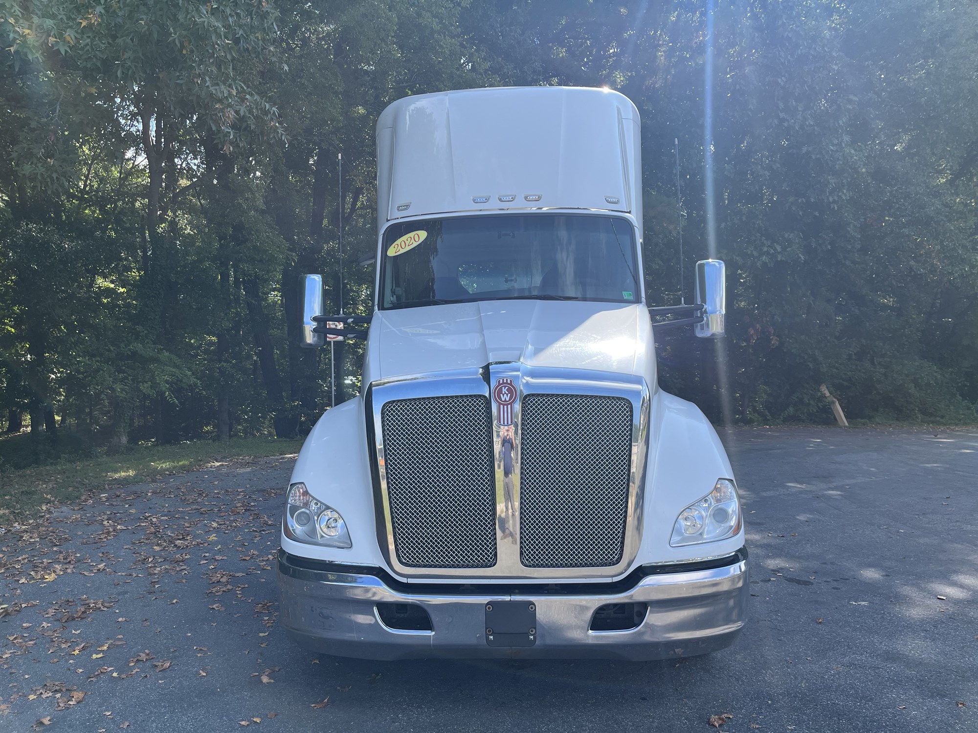 2020 Kenworth T680 - image 2 of 6