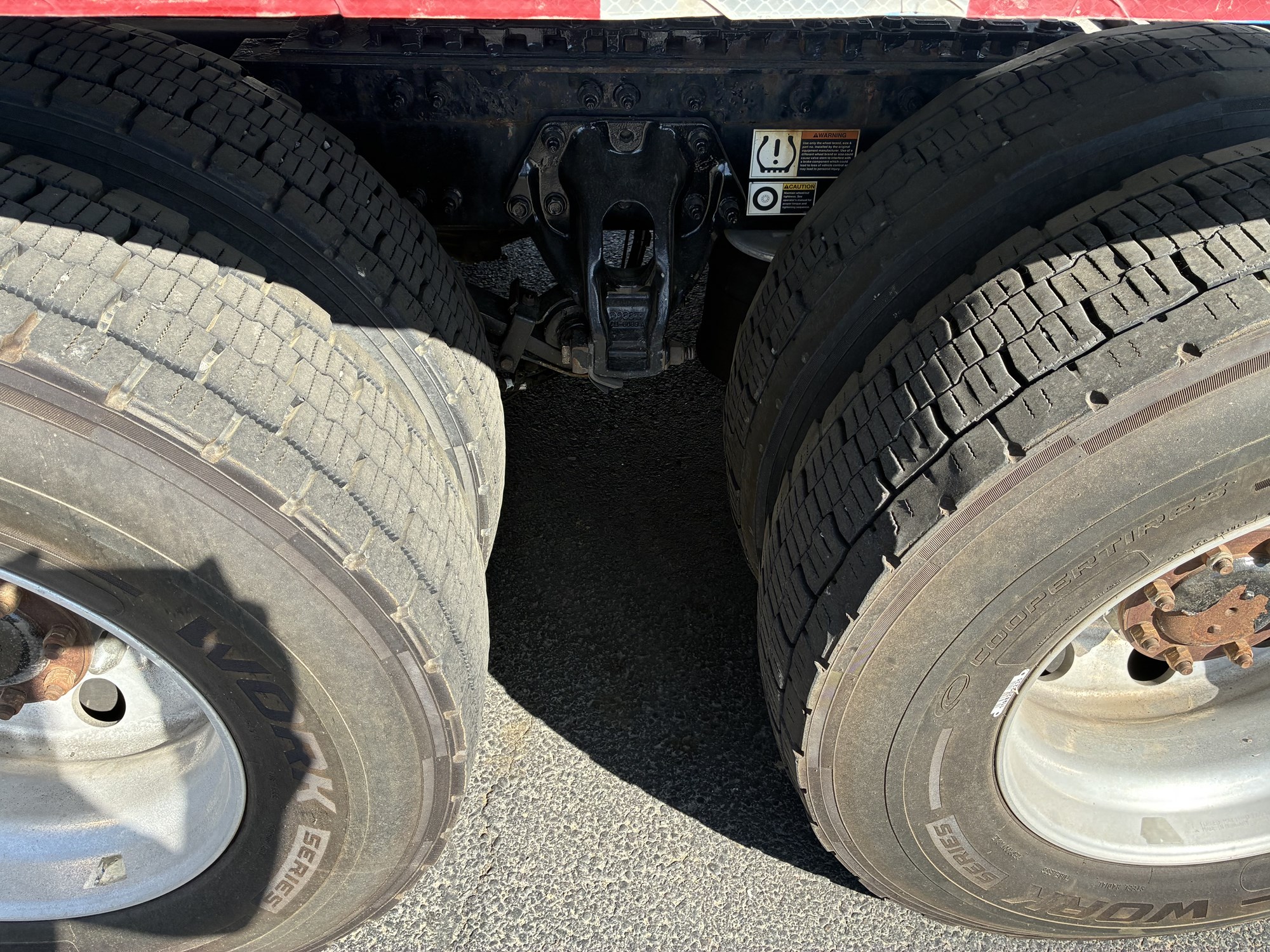 2021 Peterbilt 389 - image 3 of 6