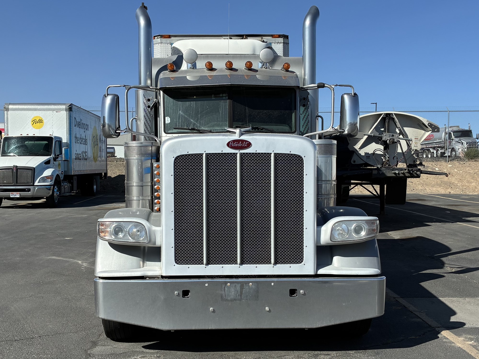 2021 Peterbilt 389 - image 5 of 6