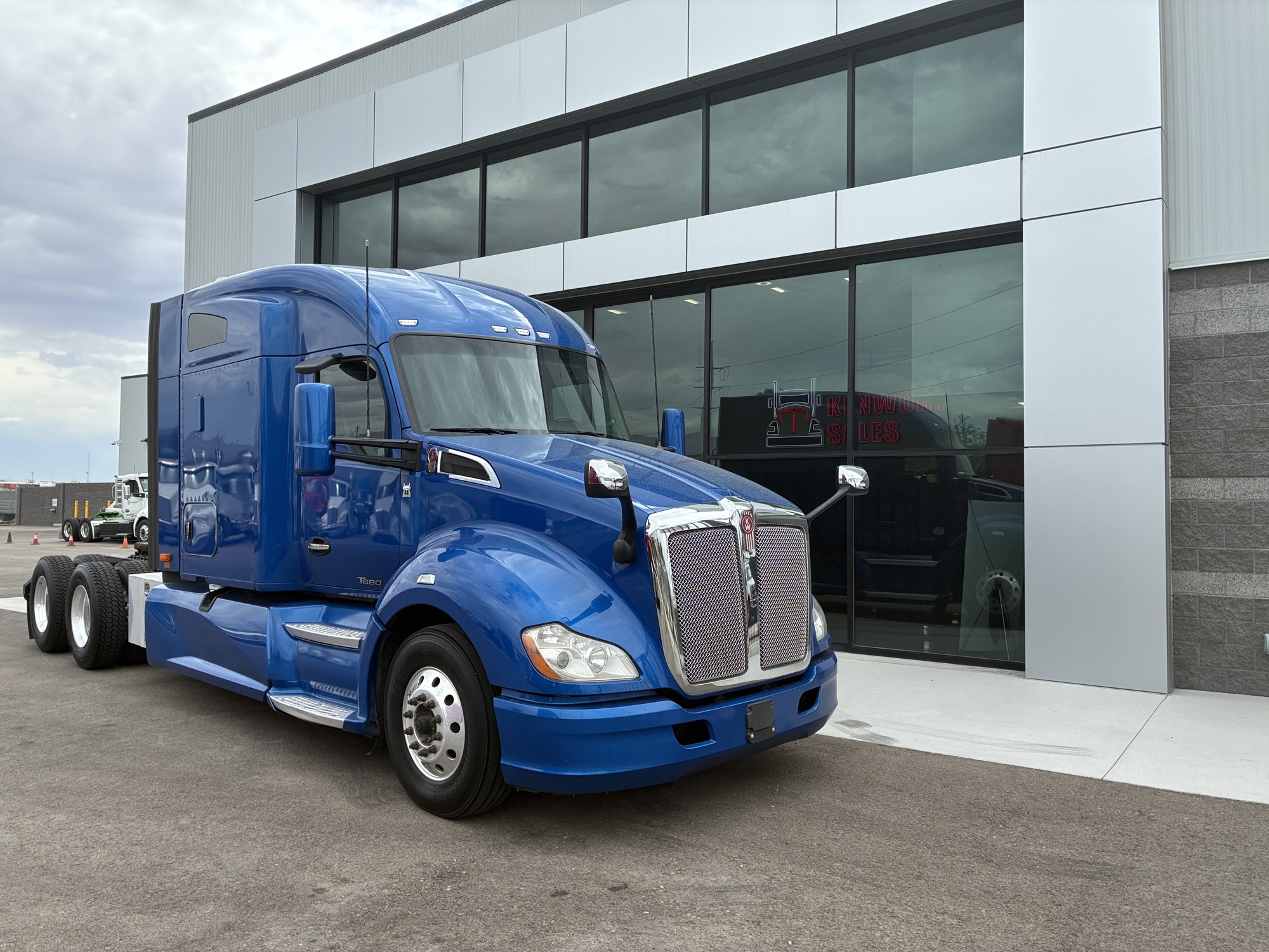 2021 Kenworth T680 - image 1 of 6