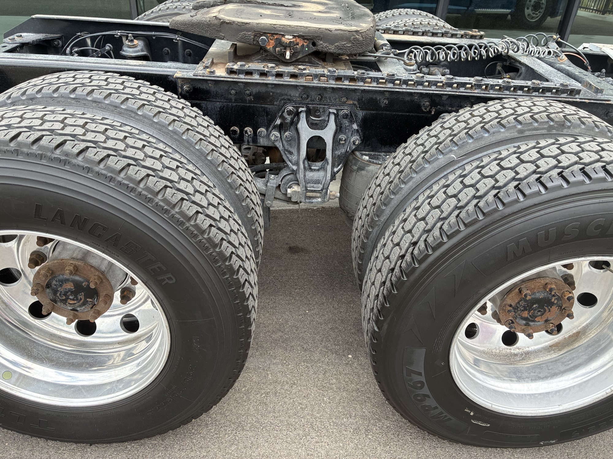 2021 Kenworth T680 - image 4 of 6