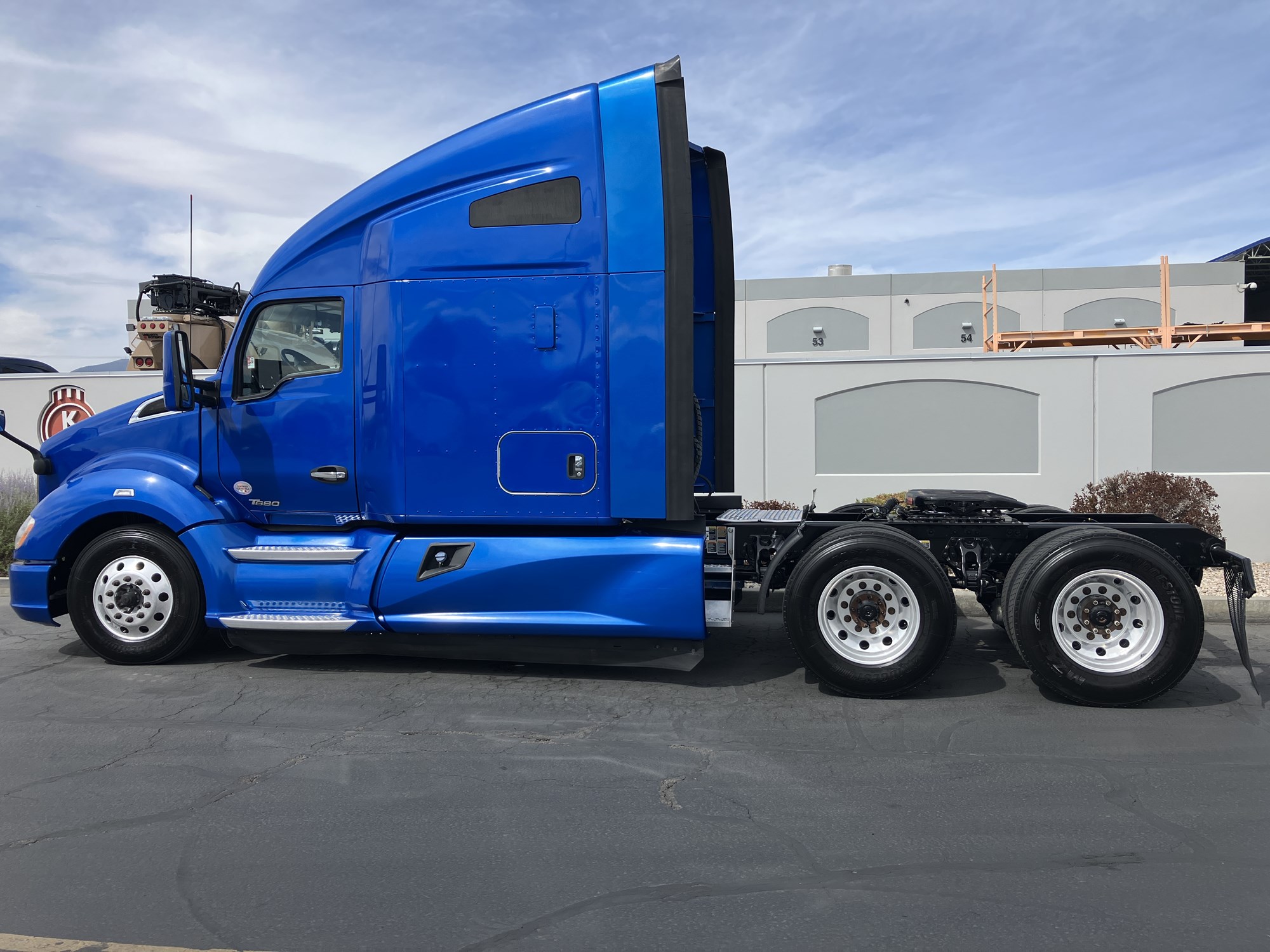 2021 Kenworth T680 - image 2 of 6