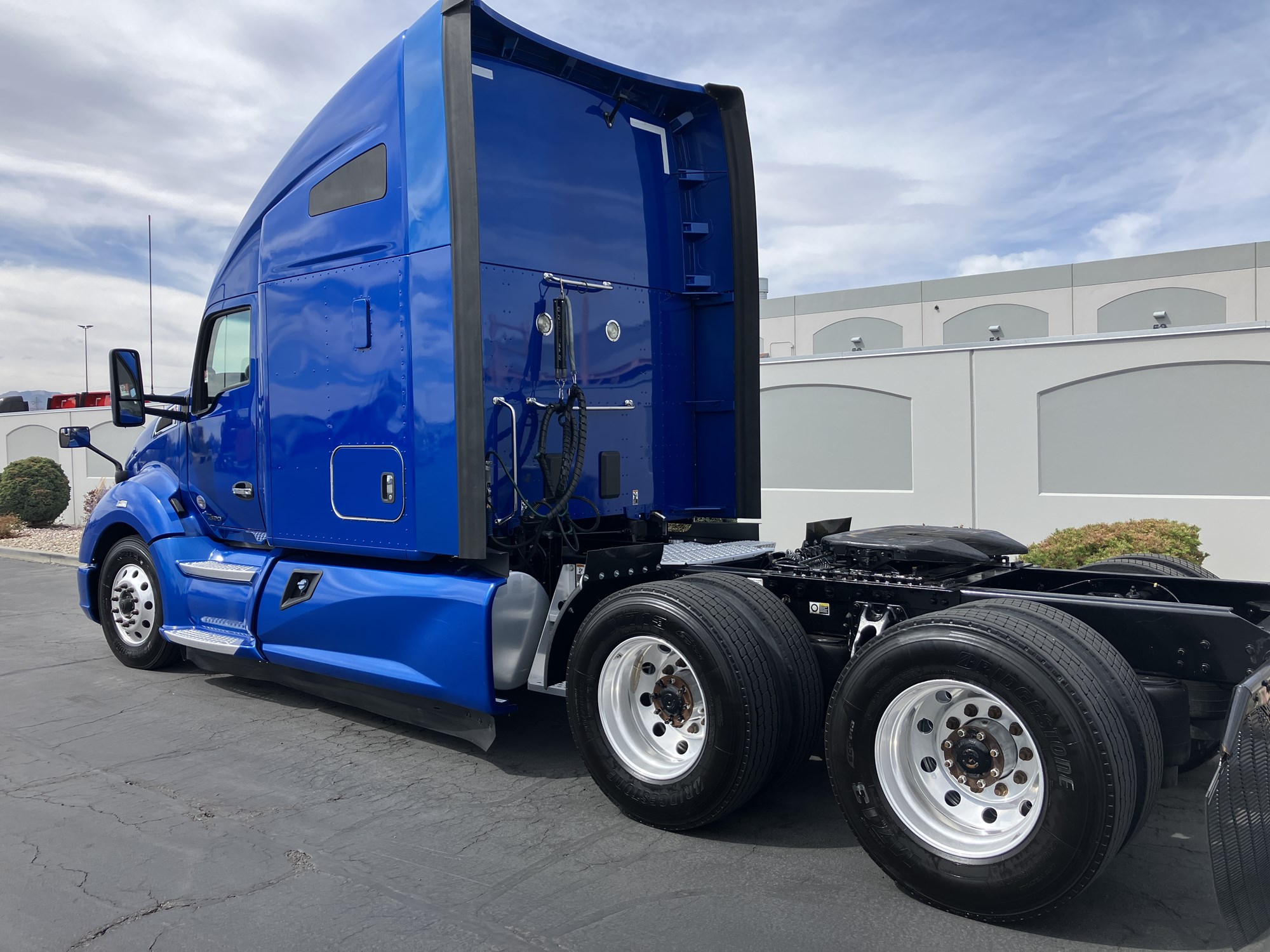 2021 Kenworth T680 - image 3 of 6