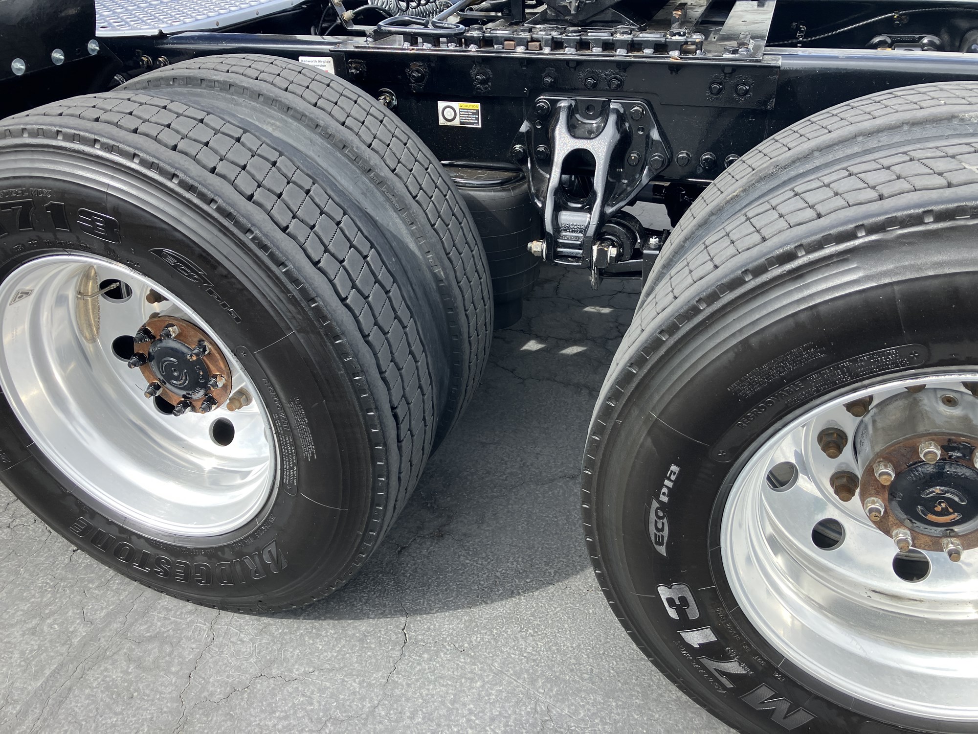 2021 Kenworth T680 - image 4 of 6