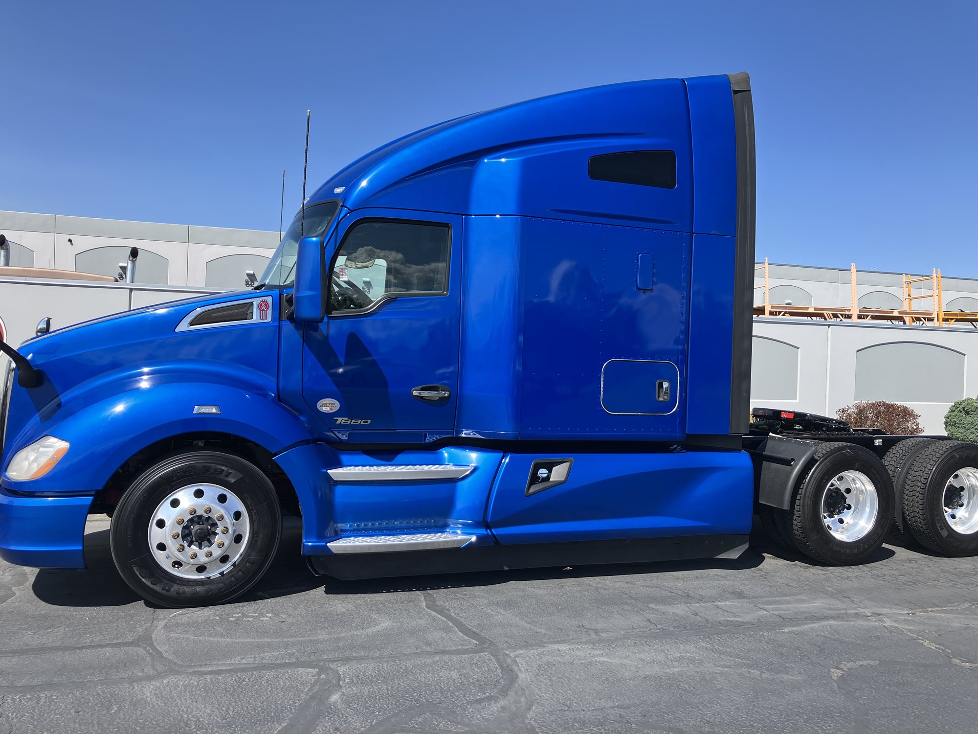 2021 Kenworth T680 - image 1 of 6