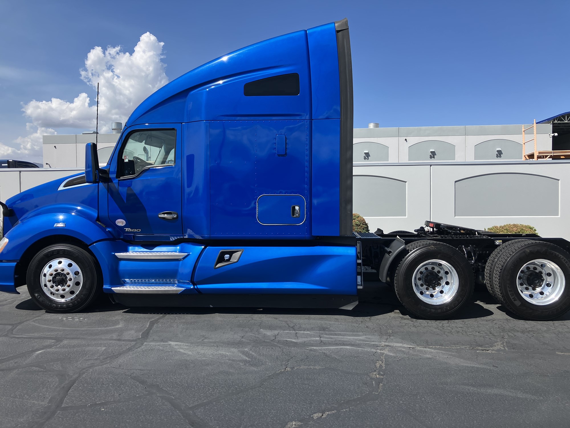 2021 Kenworth T680 - image 2 of 6