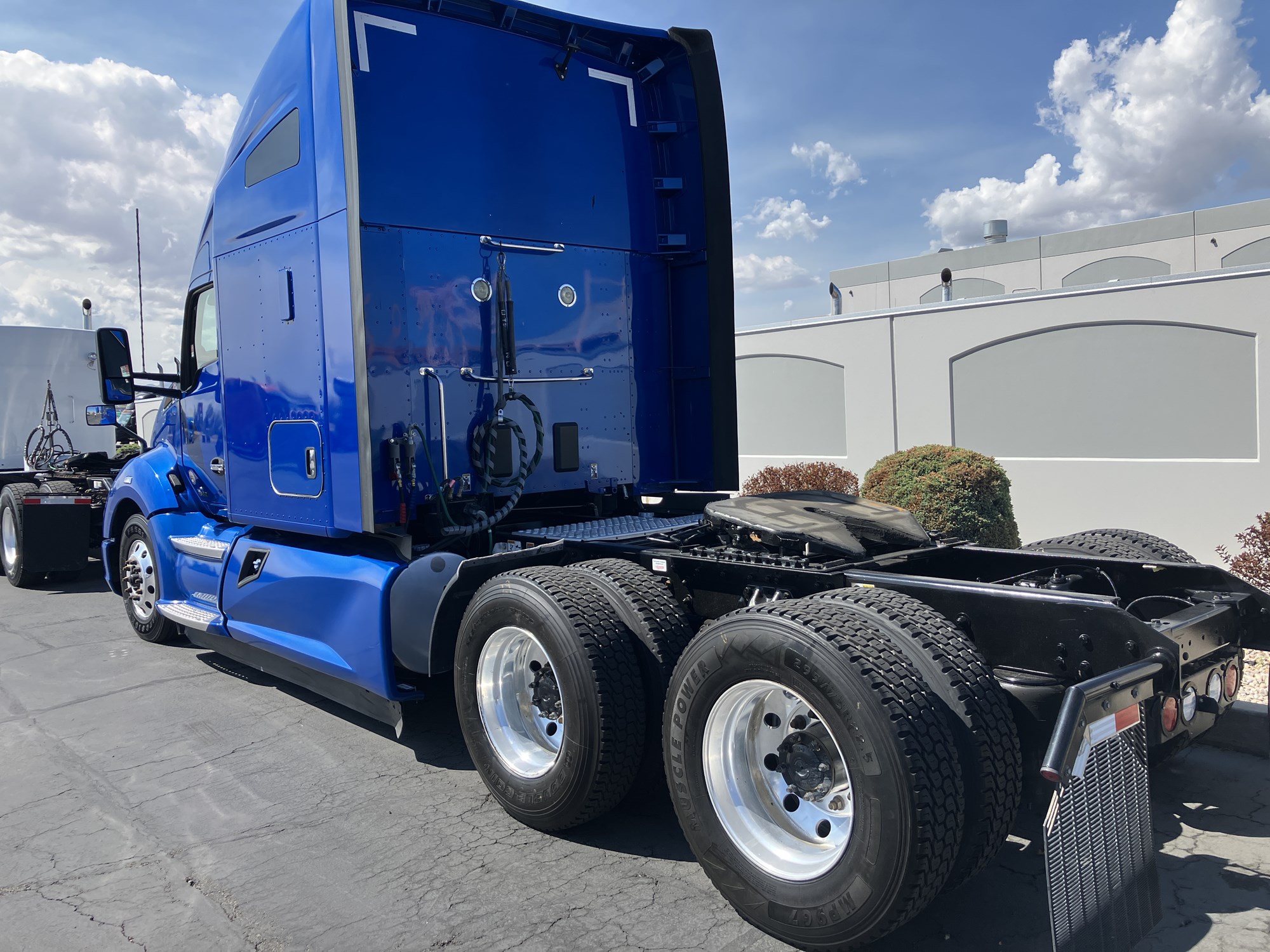 2021 Kenworth T680 - image 4 of 6