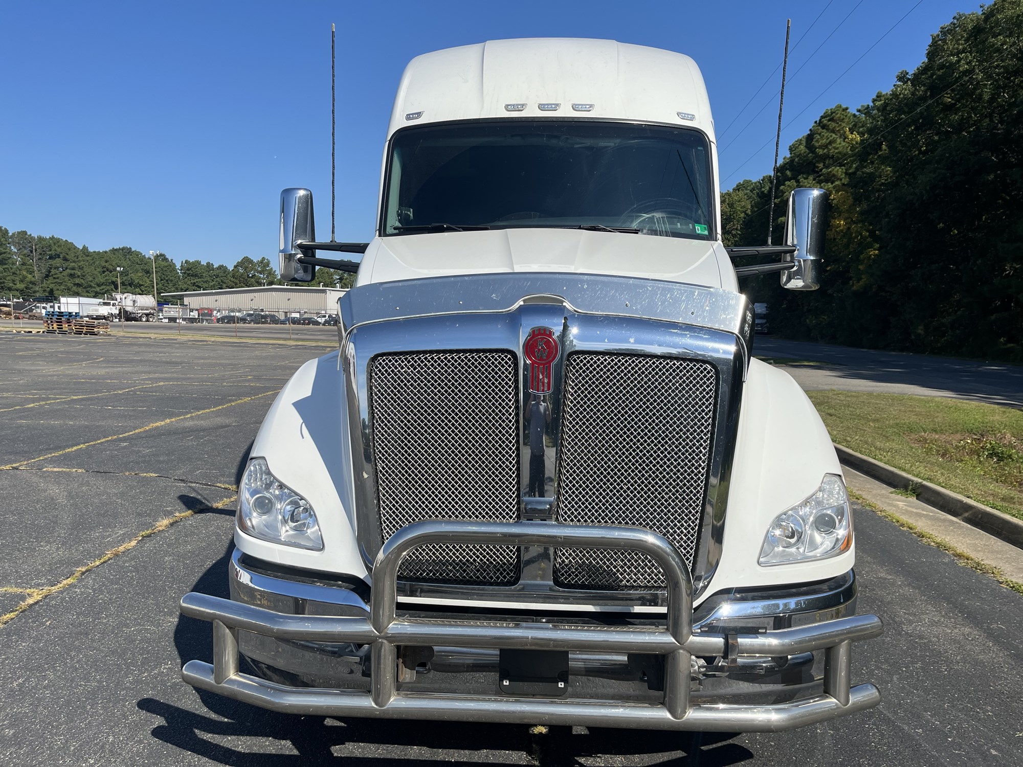 2021 Kenworth T680 - image 2 of 6