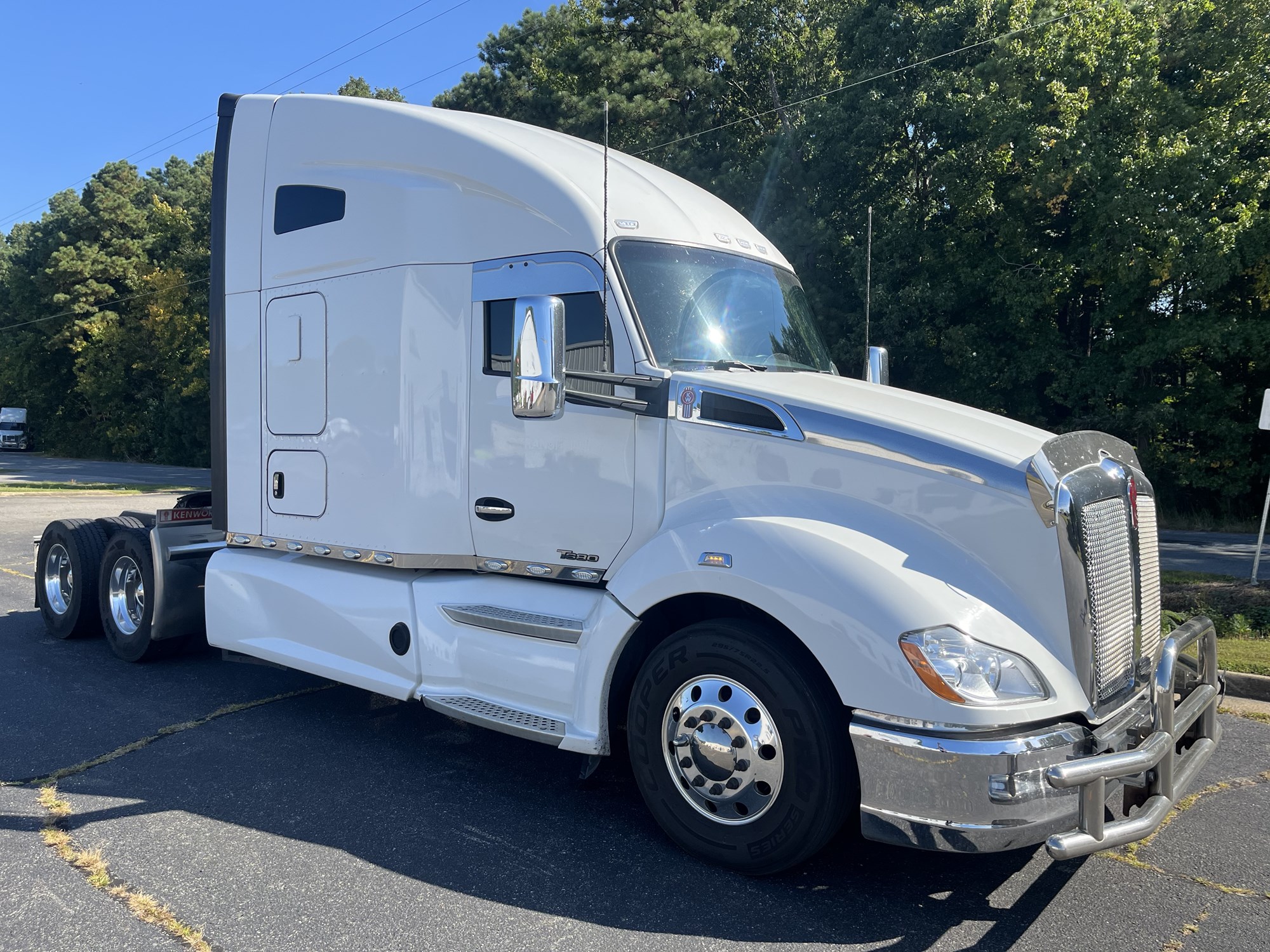 2021 Kenworth T680 - image 3 of 6