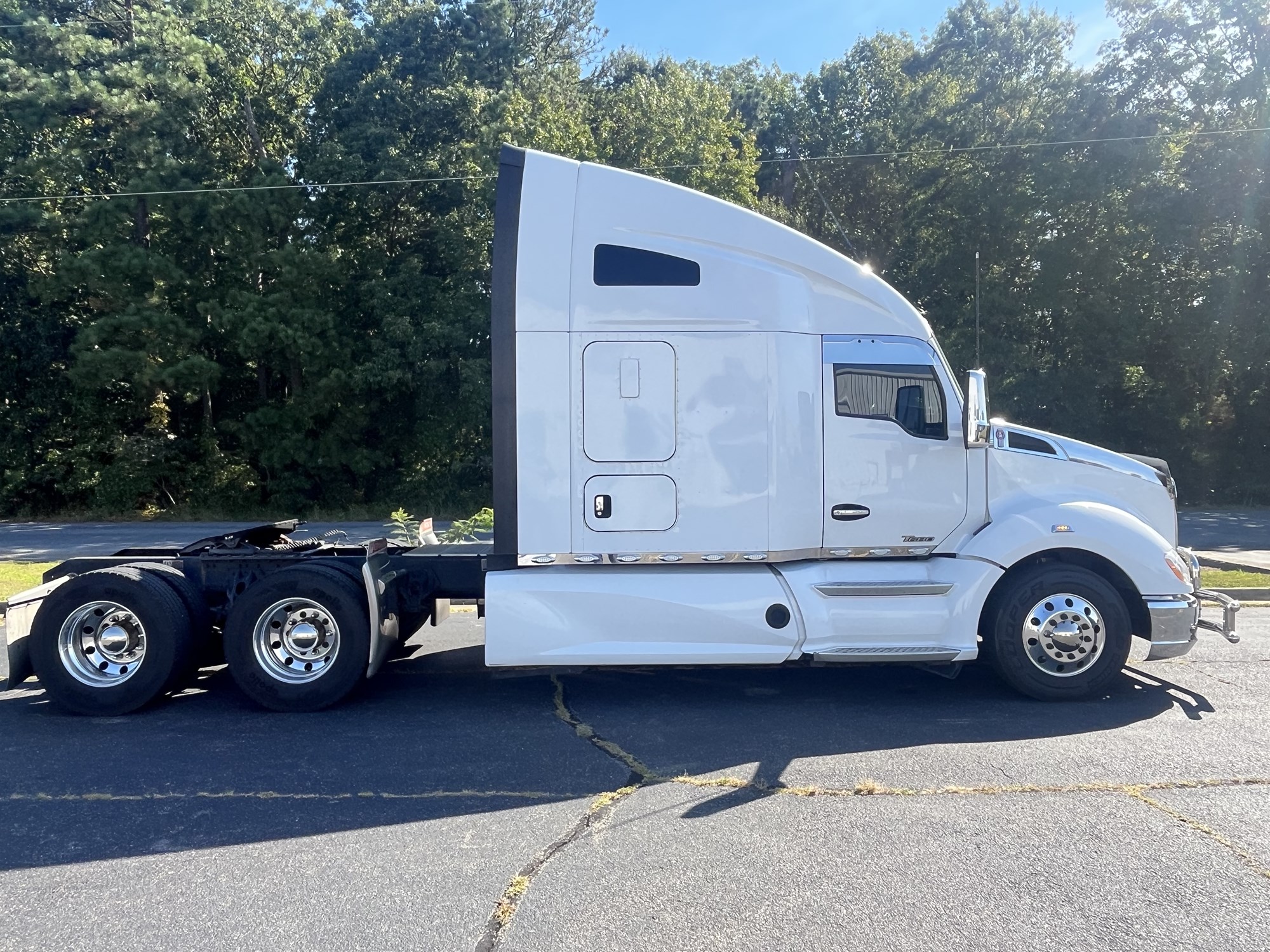 2021 Kenworth T680 - image 4 of 6