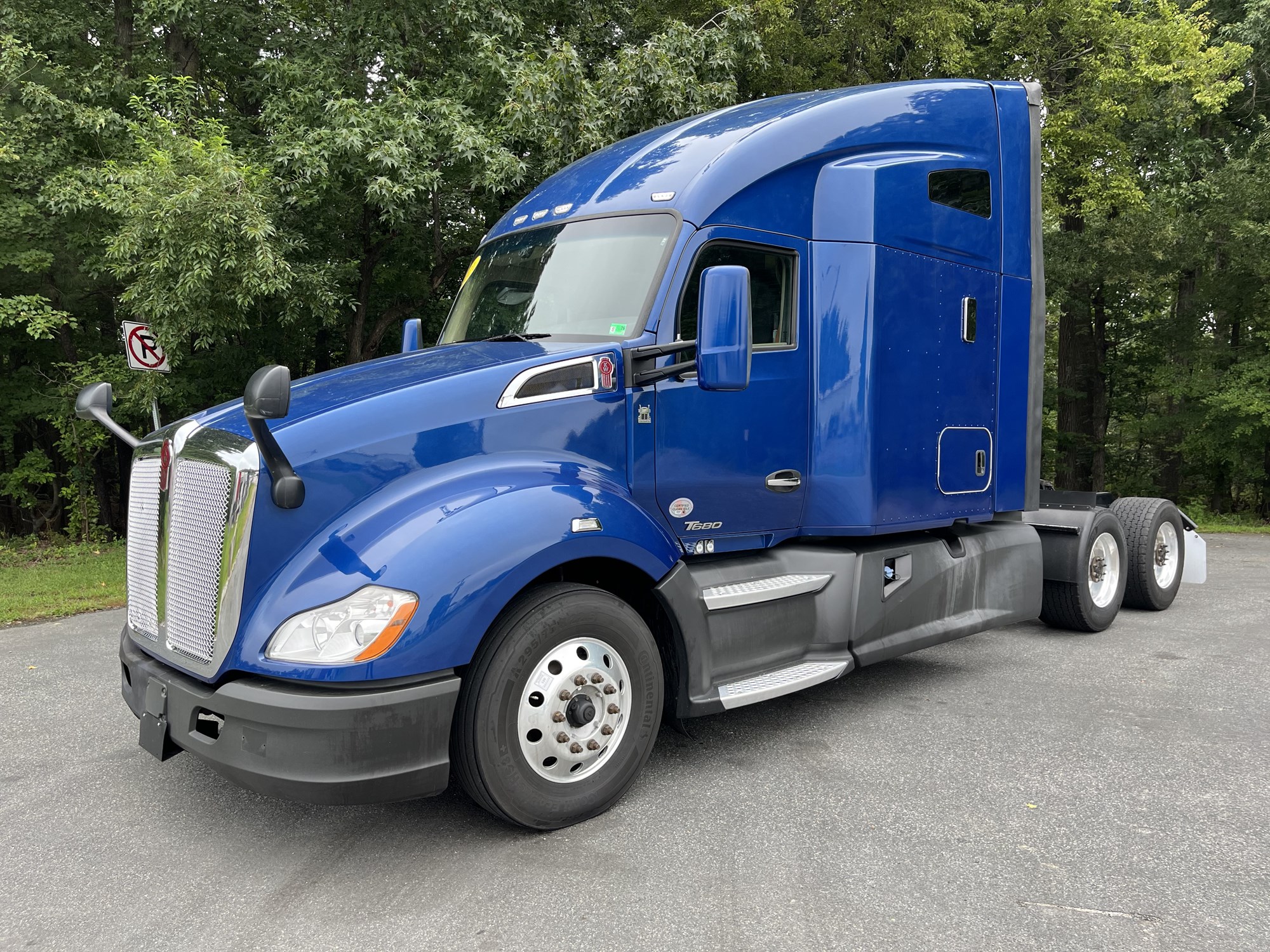 2021 Kenworth T680 - image 1 of 6