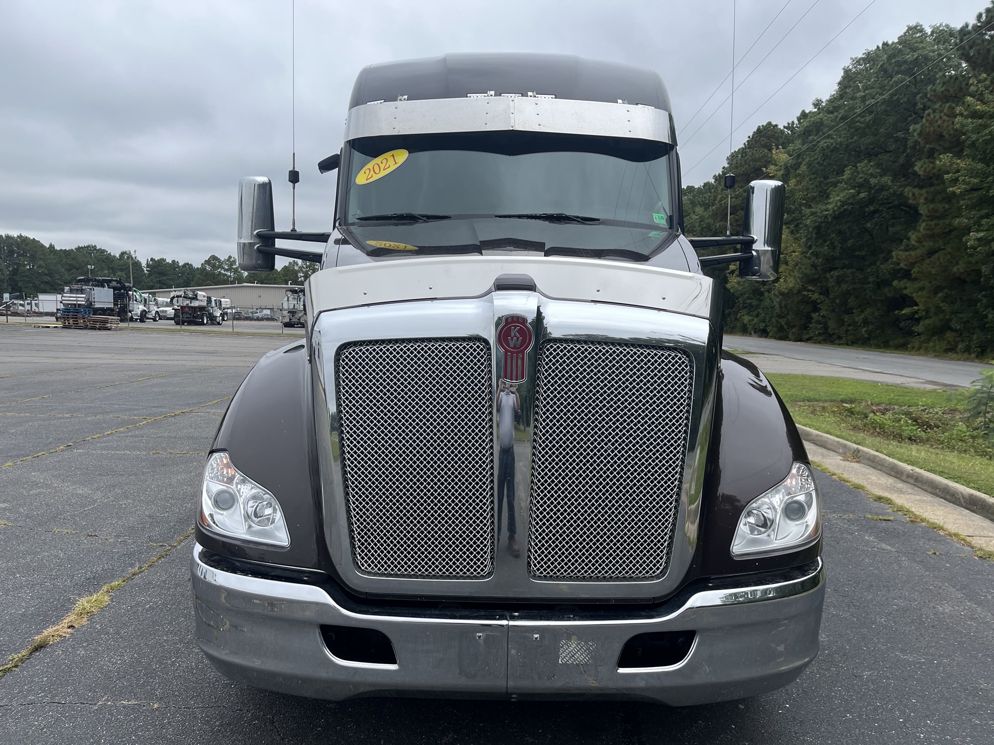 2021 Kenworth T680 - image 2 of 6
