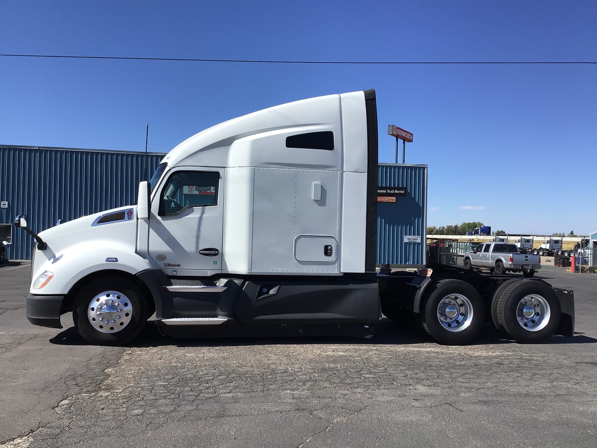 2021 Kenworth T680 - image 1 of 6