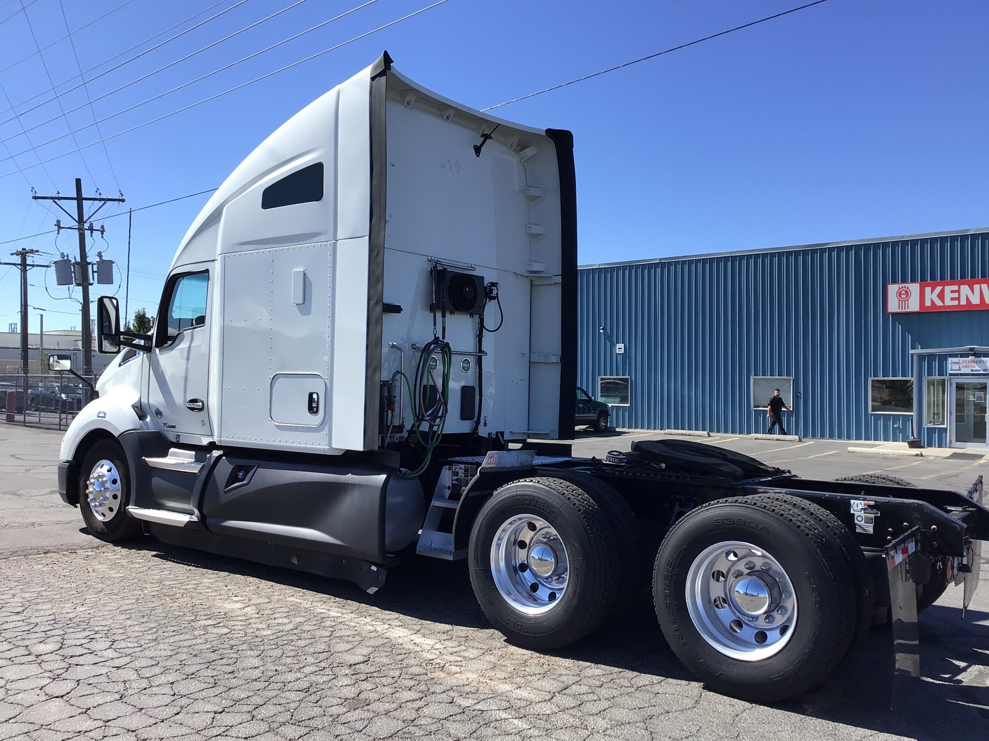 2021 Kenworth T680 - image 2 of 6