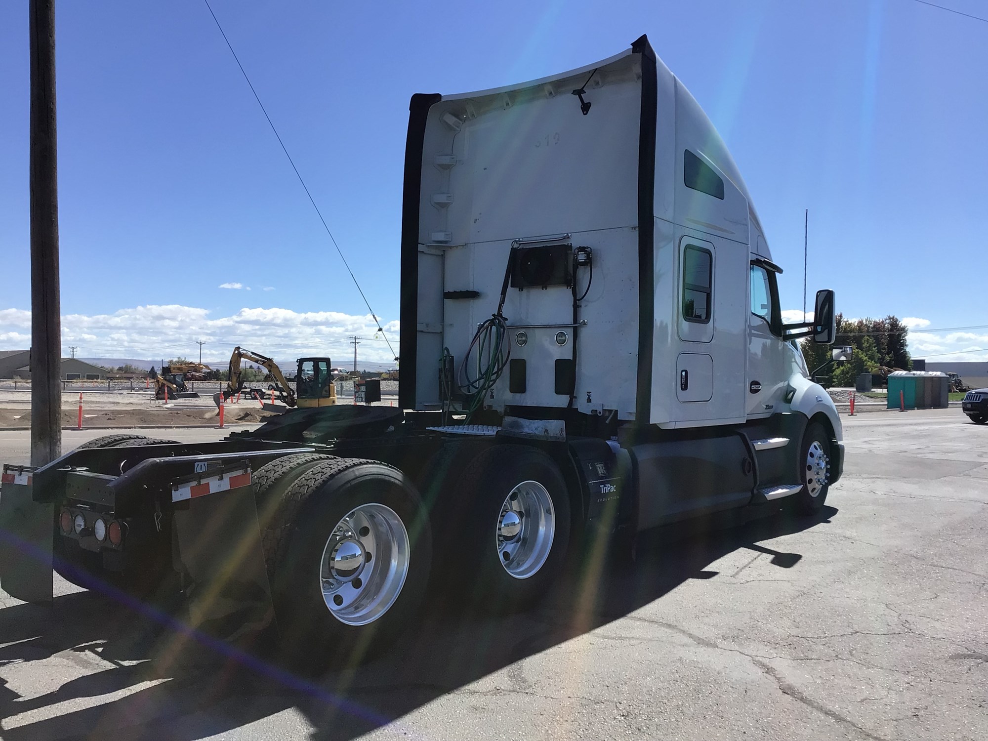2021 Kenworth T680 - image 3 of 6