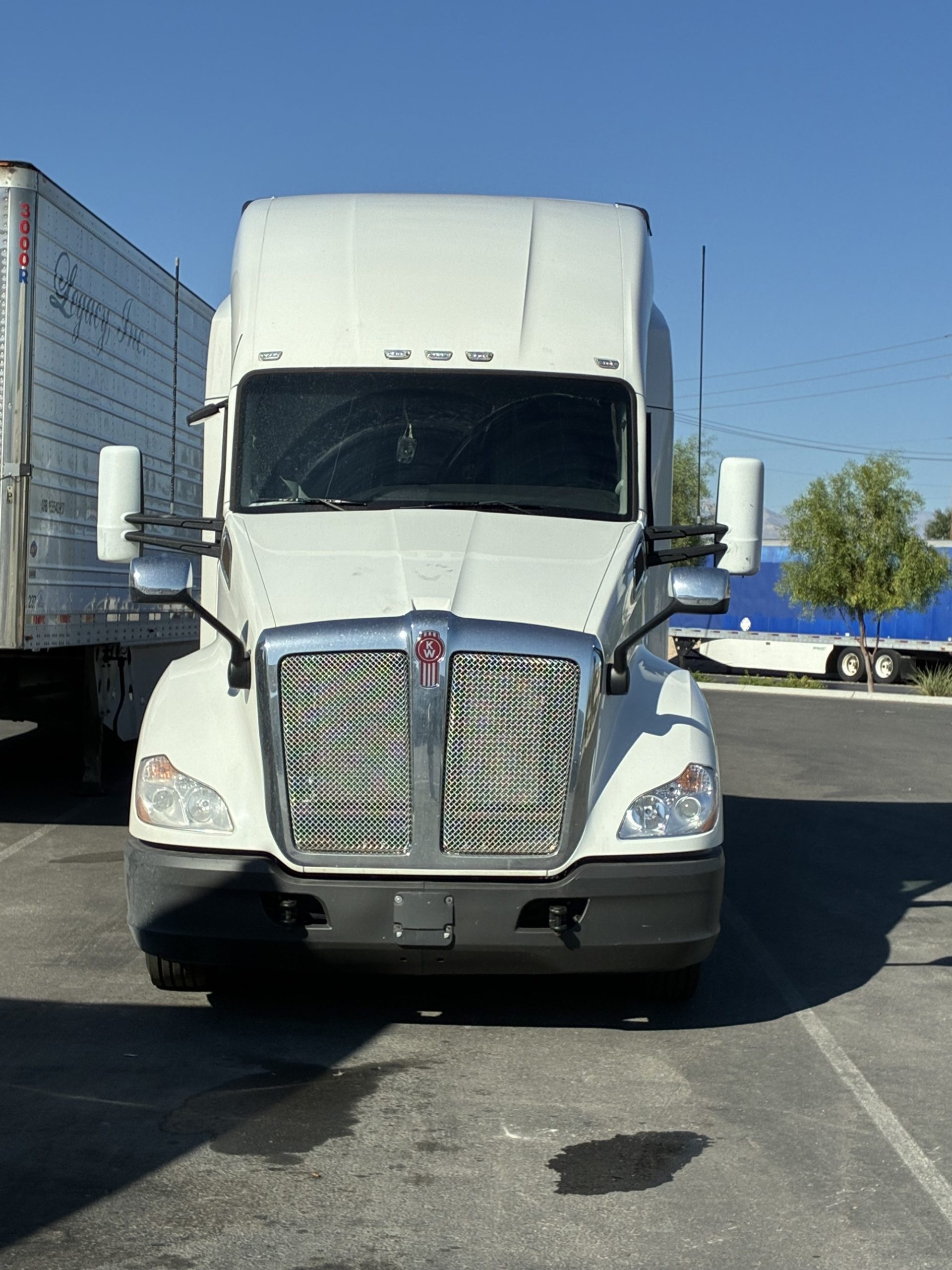 2021 Kenworth T680 - image 1 of 6
