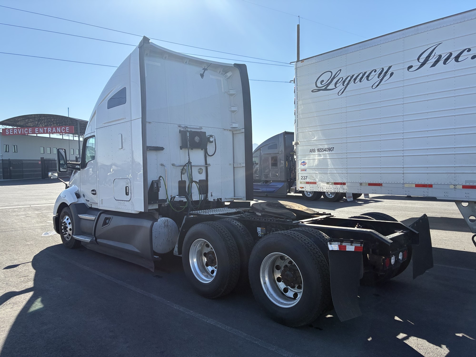 2021 Kenworth T680 - image 2 of 6