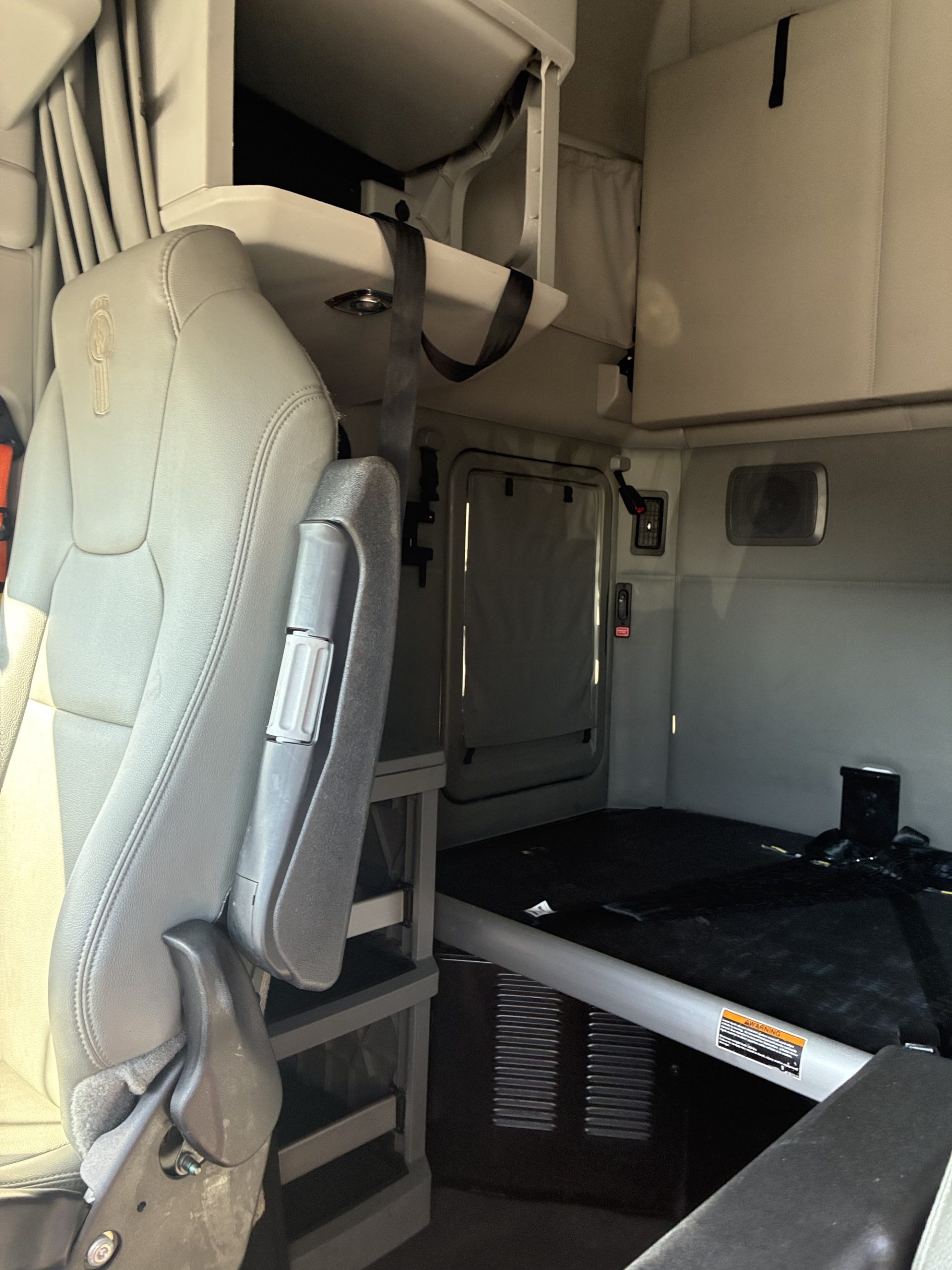 2021 Kenworth T680 - image 5 of 6