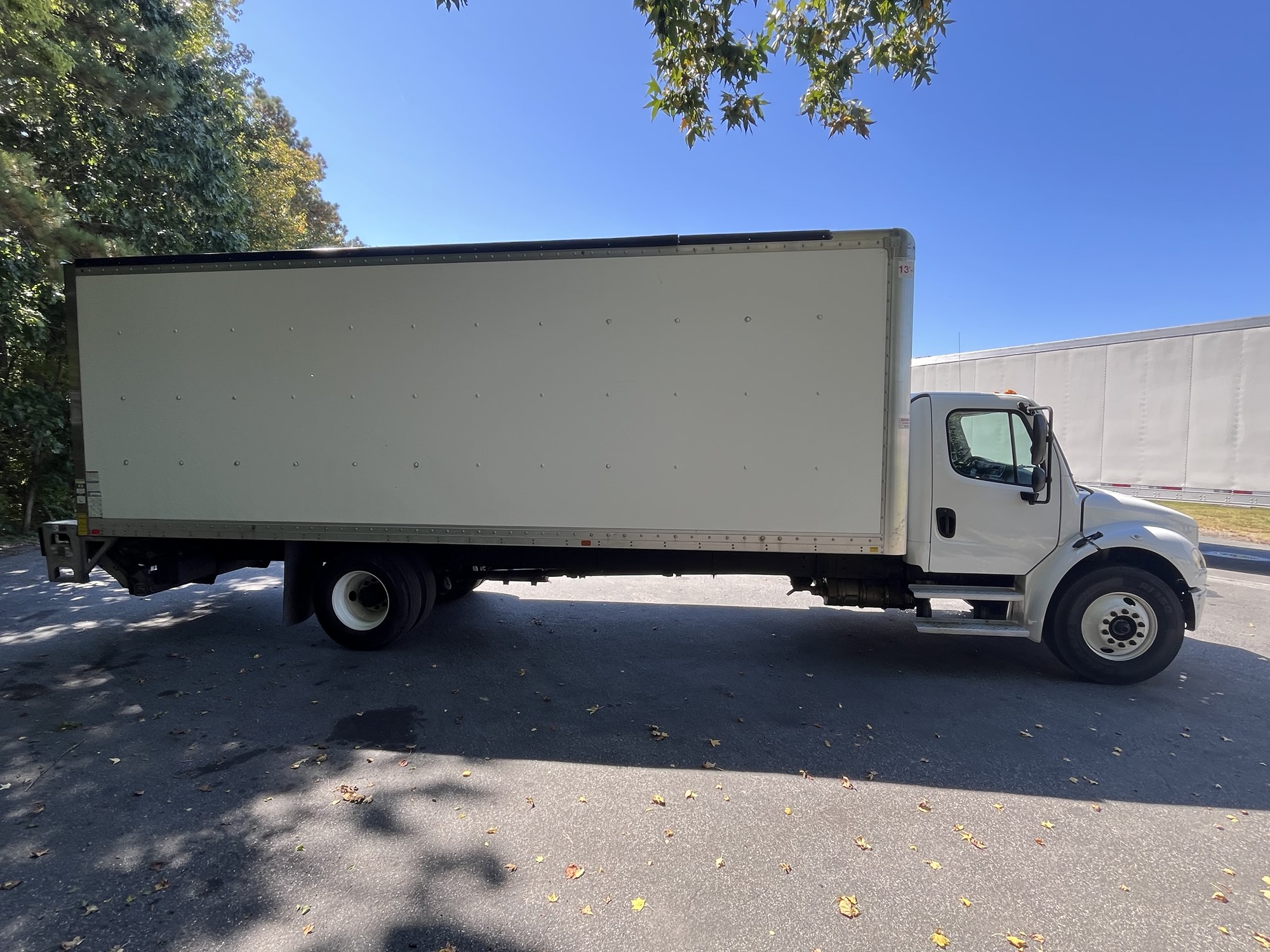 2022 Freightliner M2 - image 4 of 6