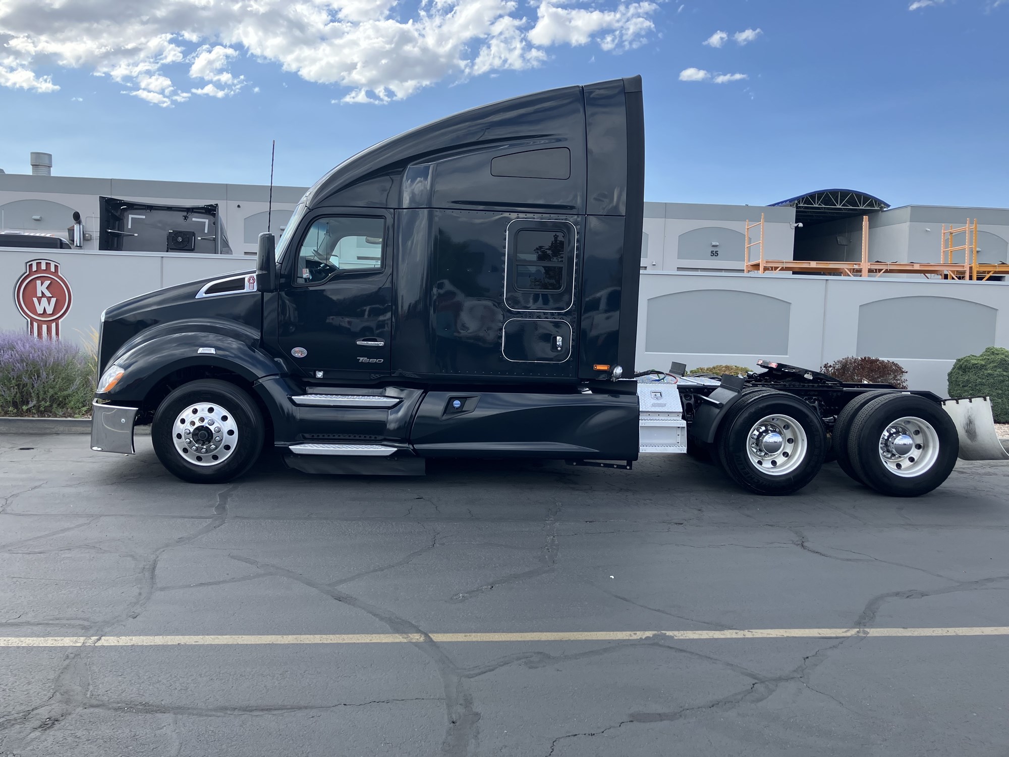2022 Kenworth T680 - image 1 of 6