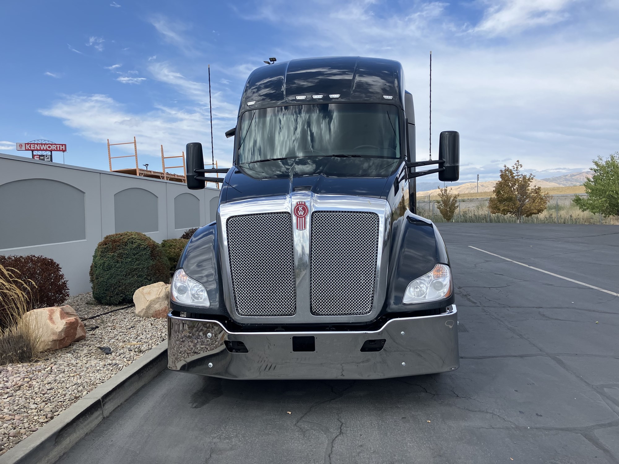 2022 Kenworth T680 - image 3 of 6