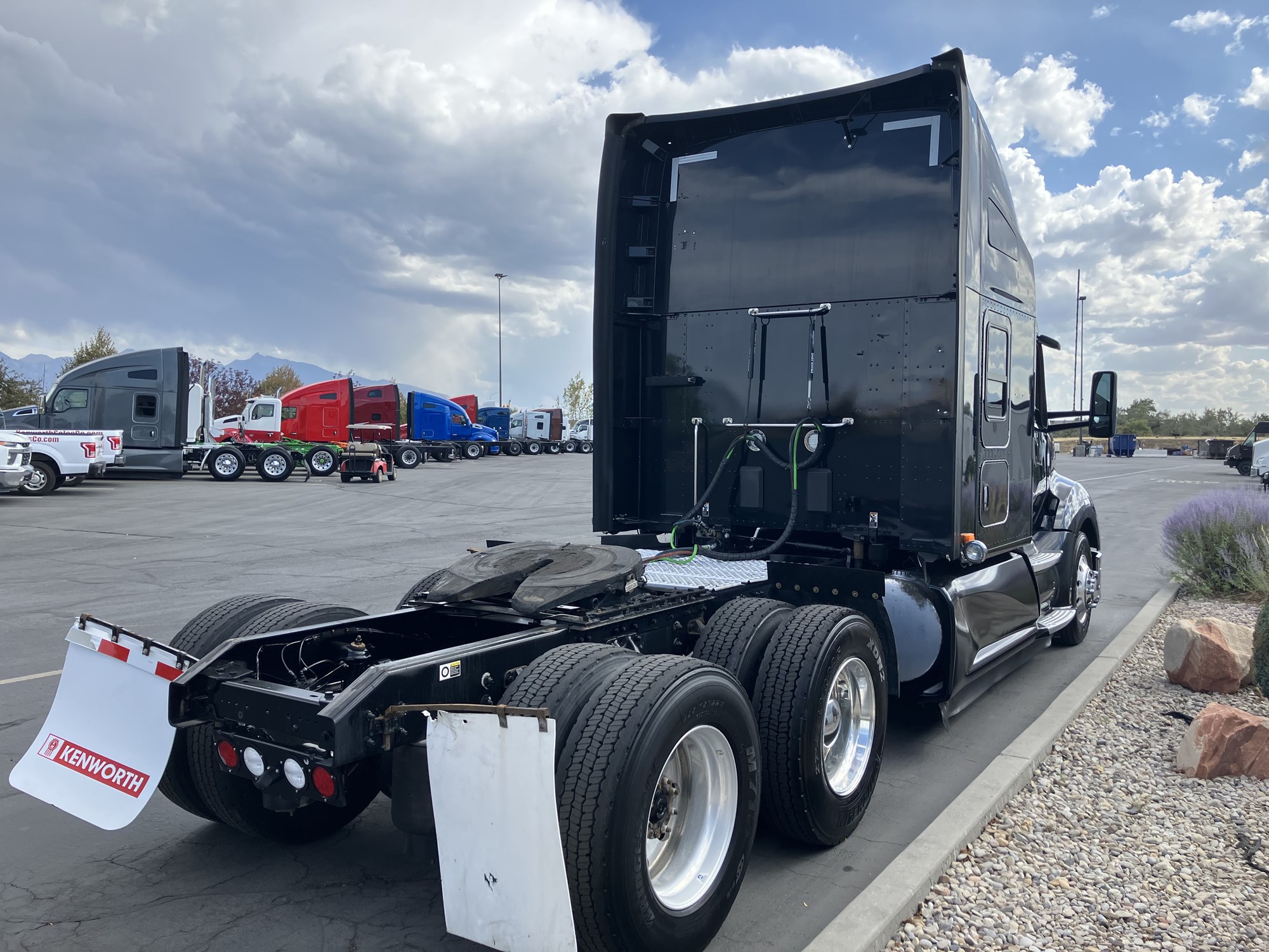 2022 Kenworth T680 - image 5 of 6