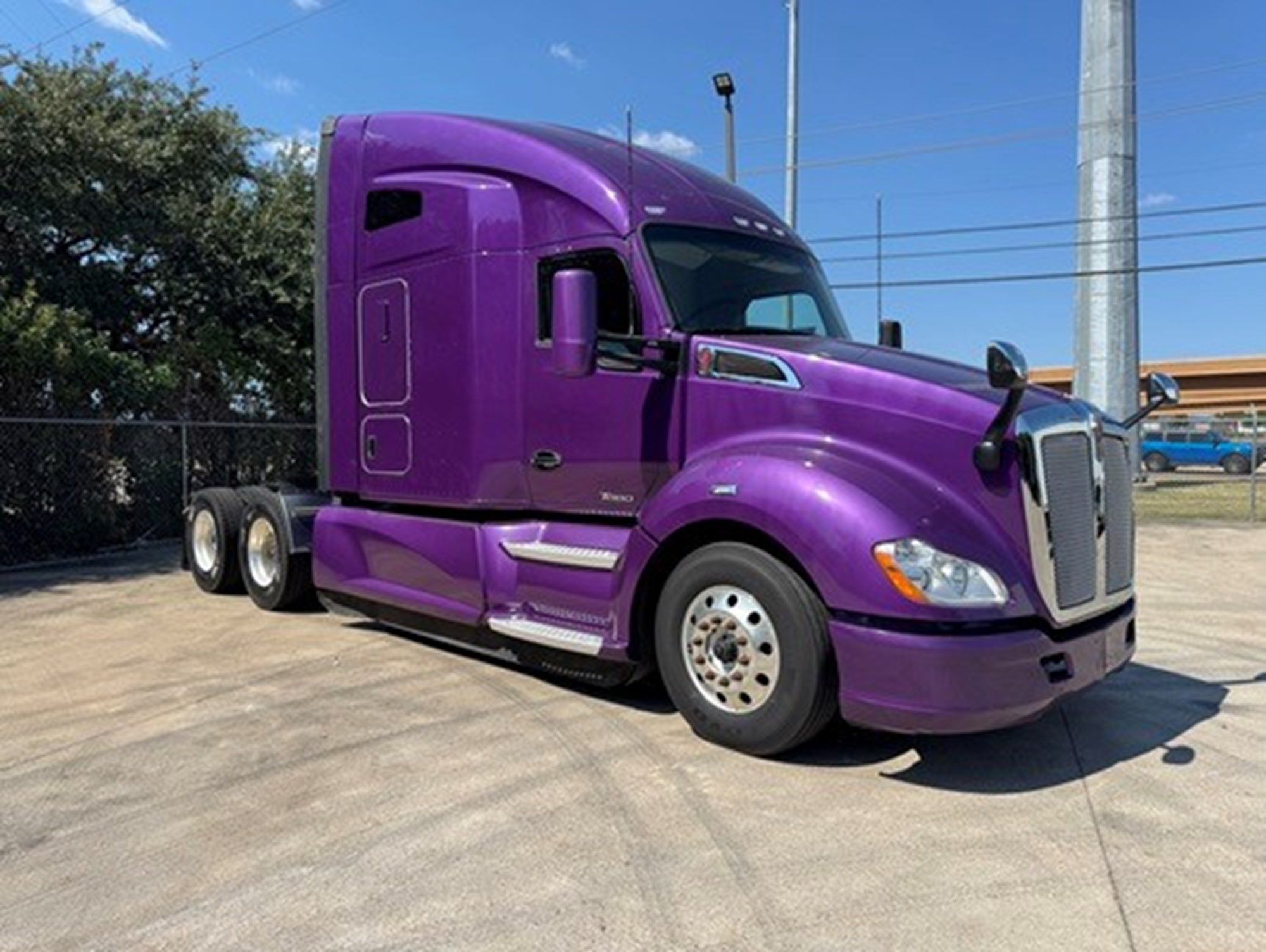 2022 Kenworth T680 - image 1 of 1